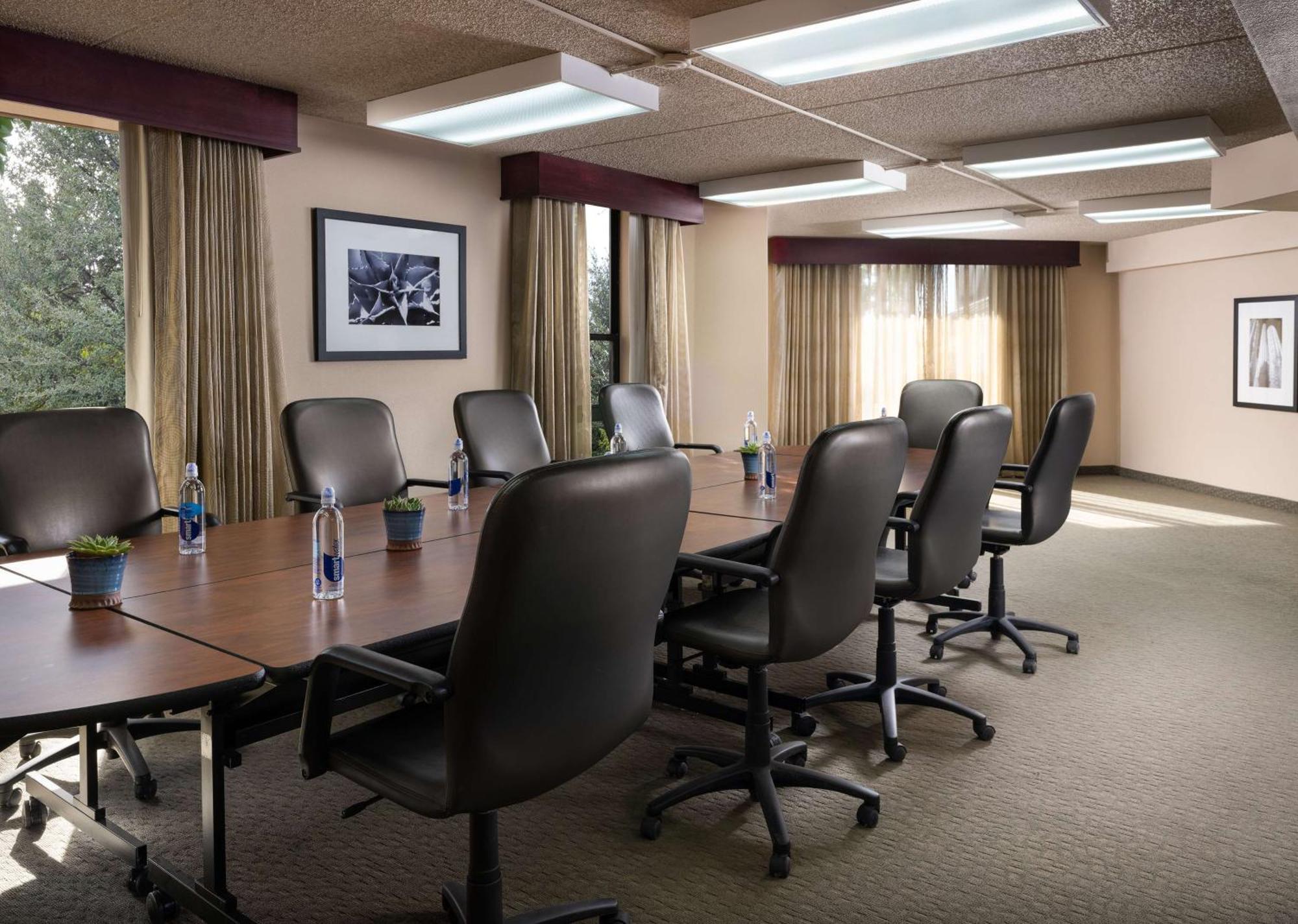 Embassy By Hilton East 4* Tucson