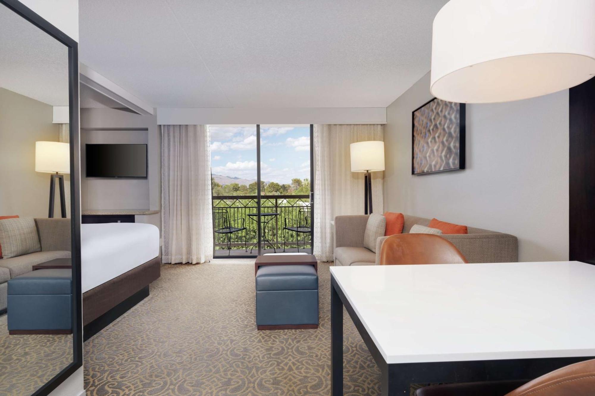 Hotel Embassy By Hilton East 4*