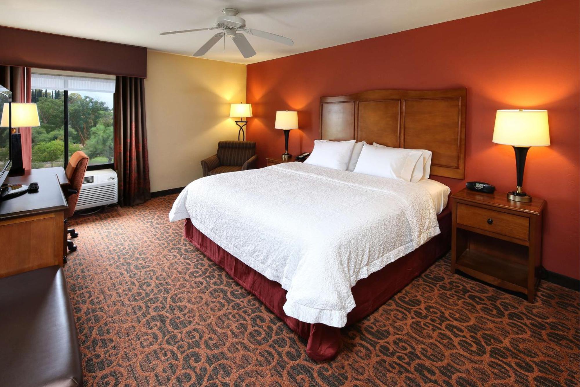 Hotel Hampton & Mall
