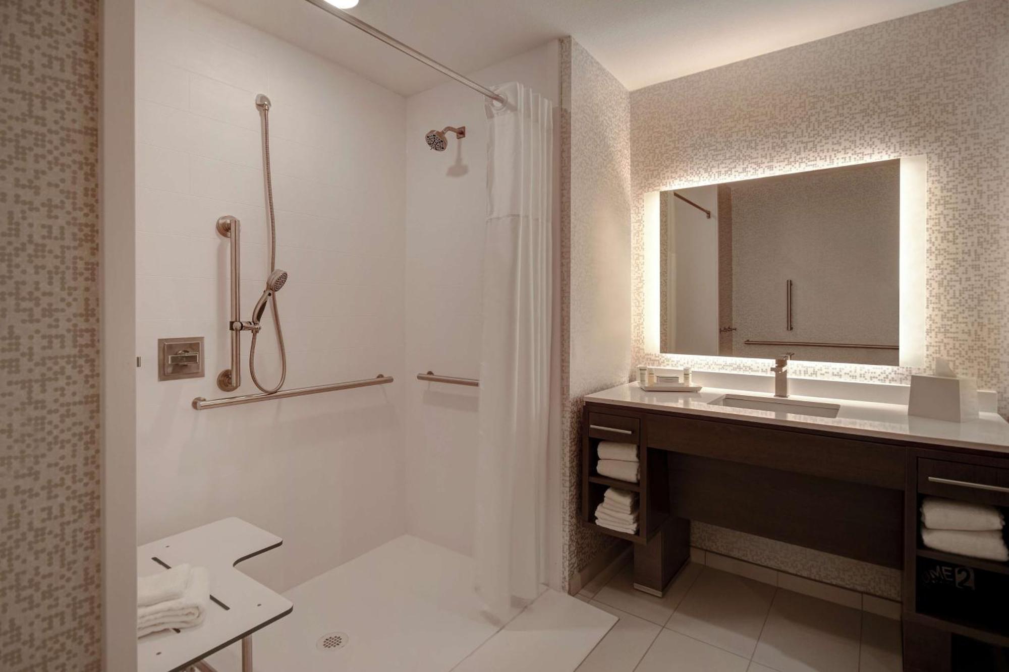 Home2 By Hilton Downtown 3*