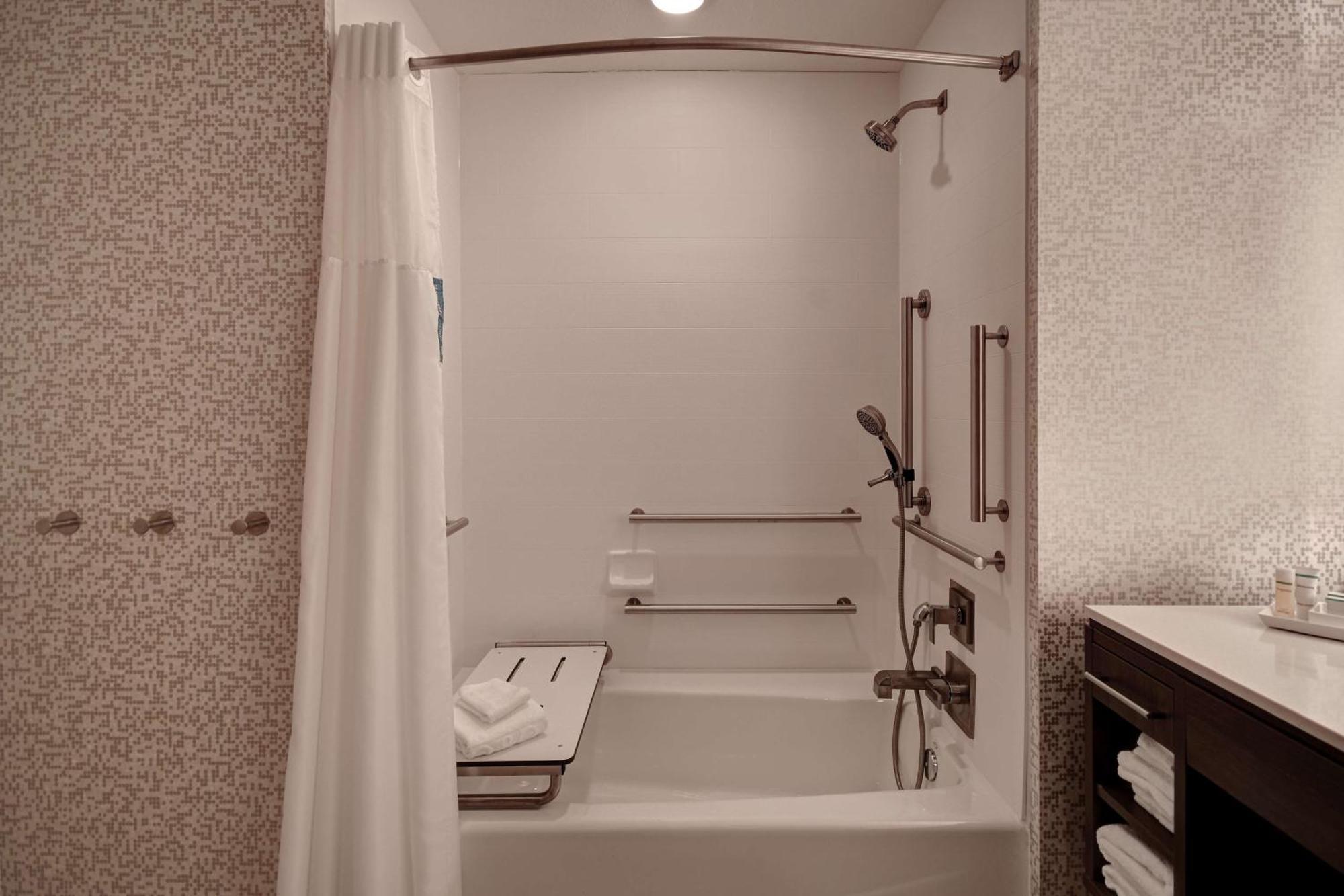 Hotel Home2 By Hilton Downtown 3*