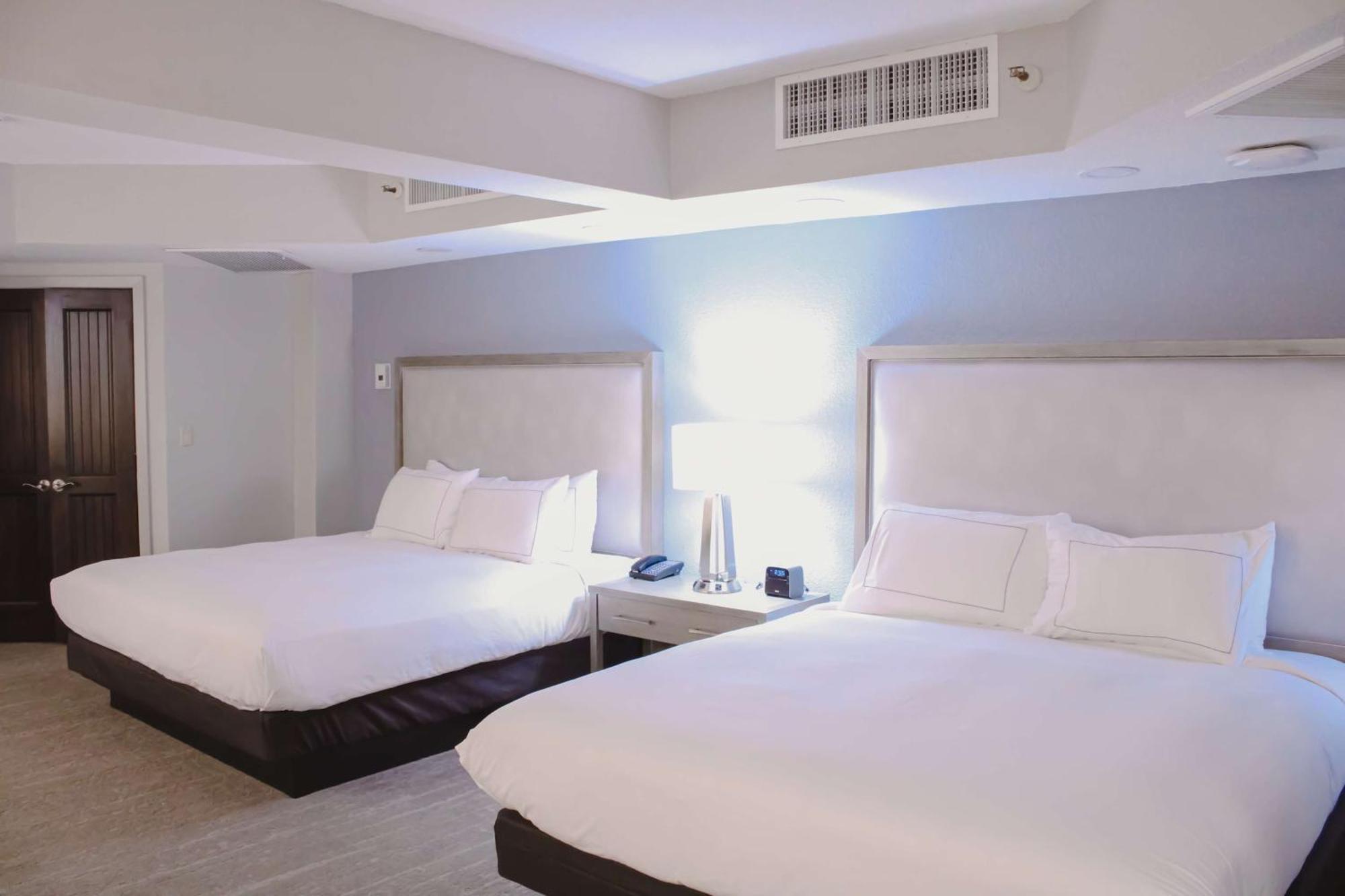 Doubletree By Hilton Phoenix Hotel