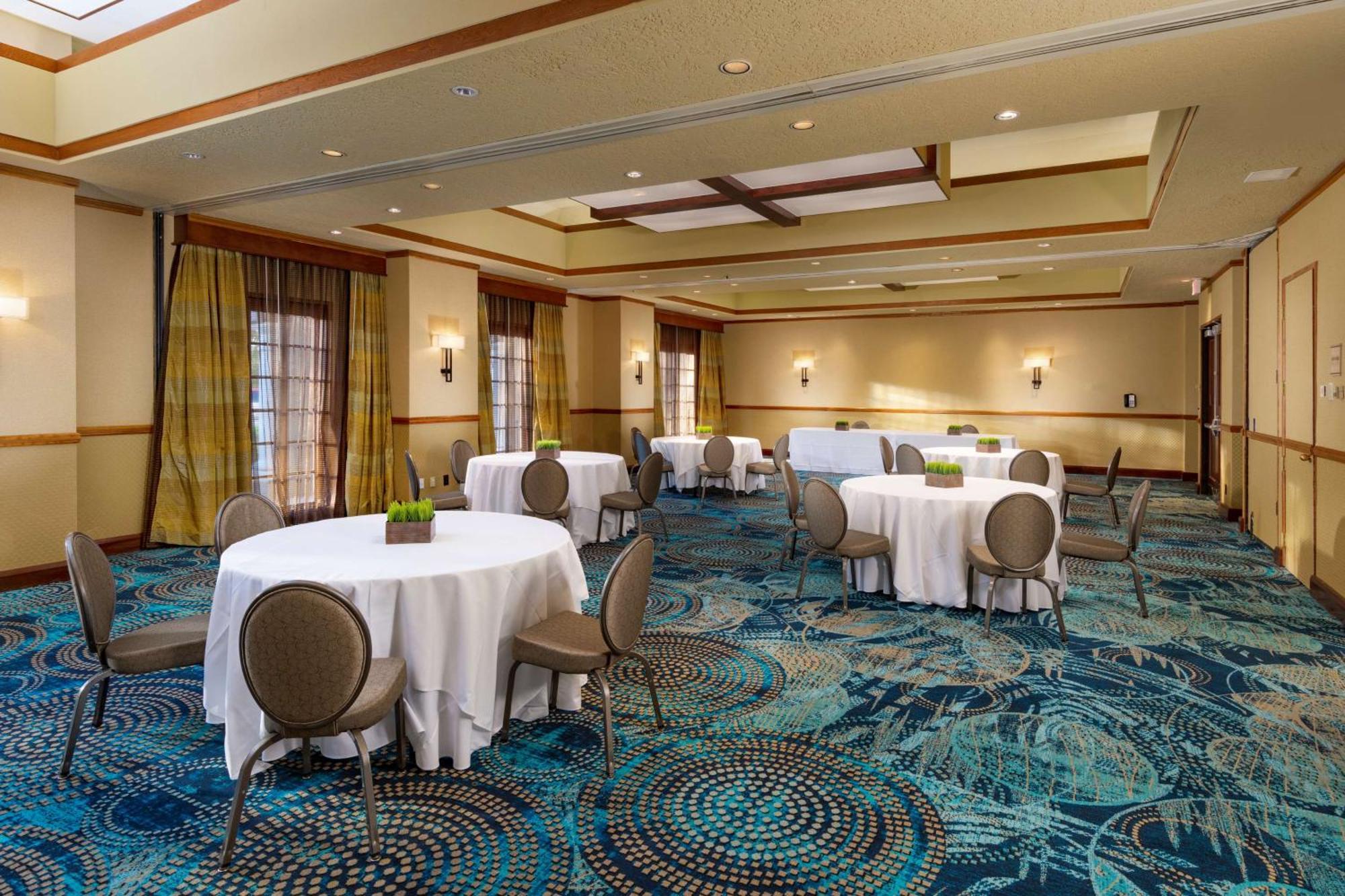 Doubletree By Hilton Phoenix Hotel 4*