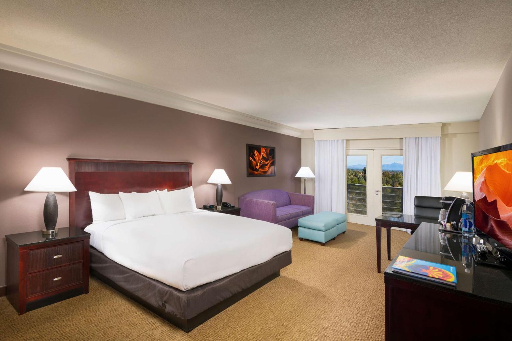 Doubletree By Hilton Phoenix Hotel
