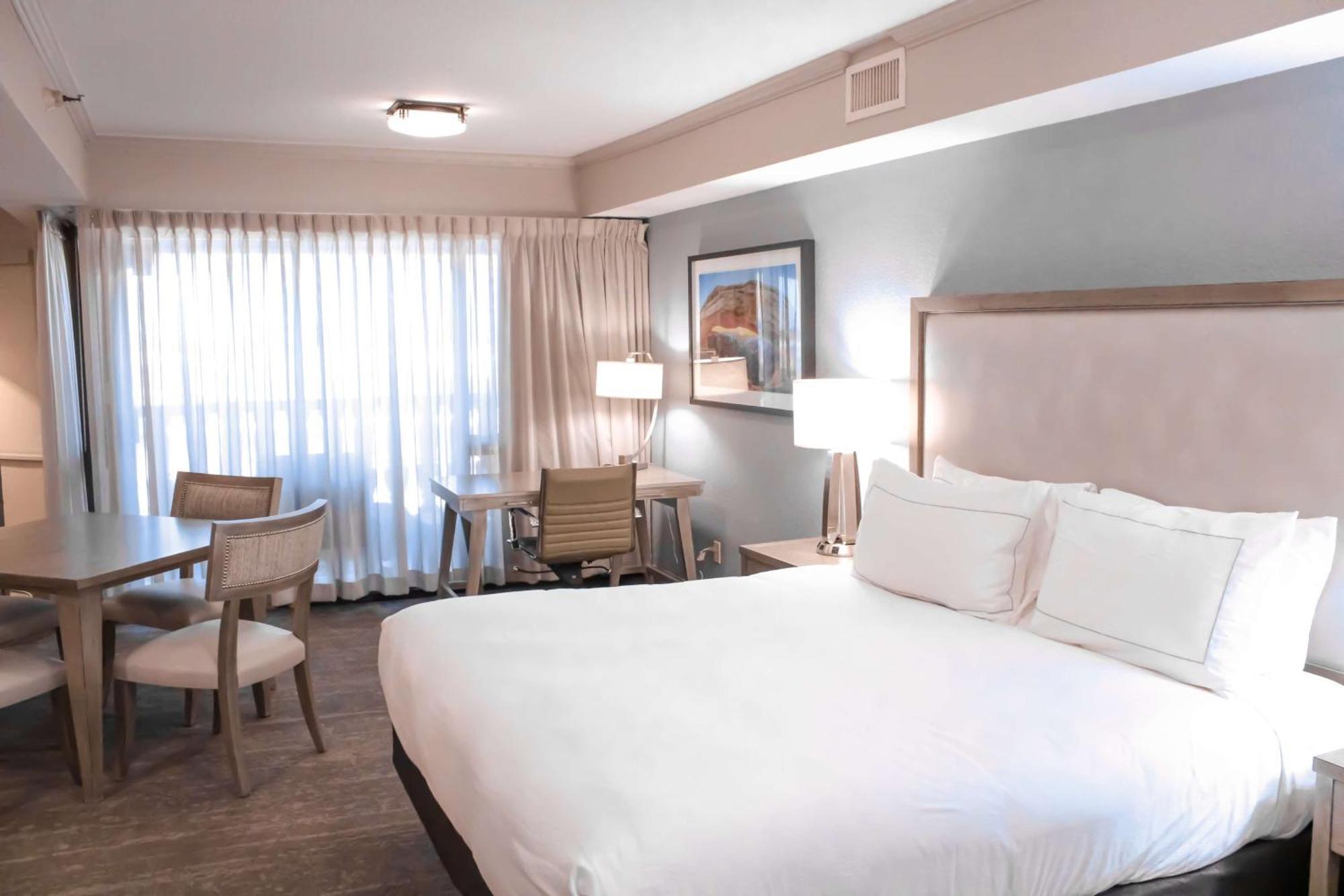 Doubletree By Hilton Phoenix 4*
