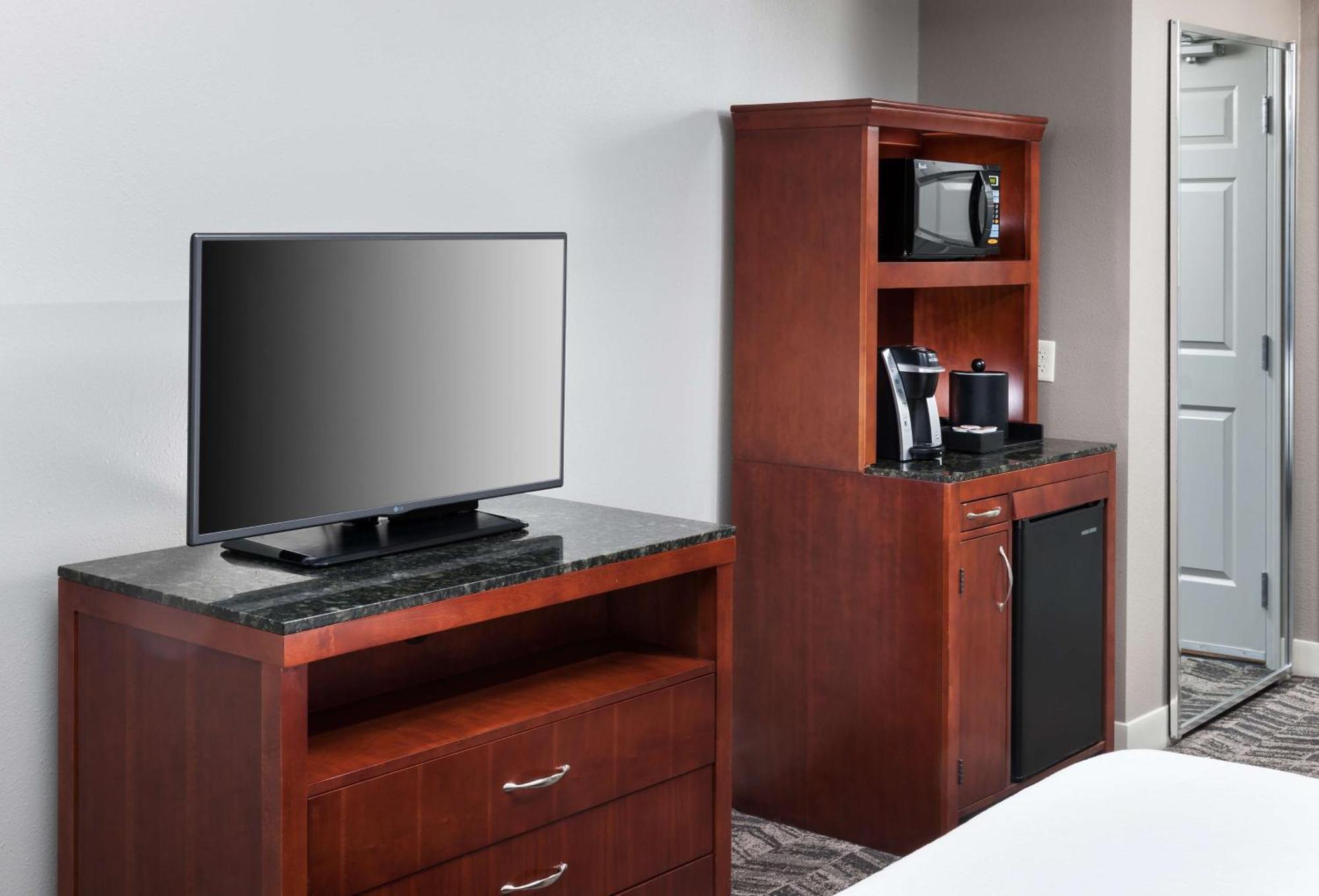 Hilton Garden Airport Hotel