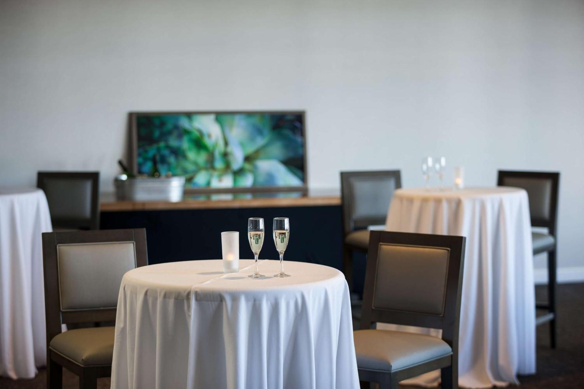 Hilton Garden Airport Hotel 3*