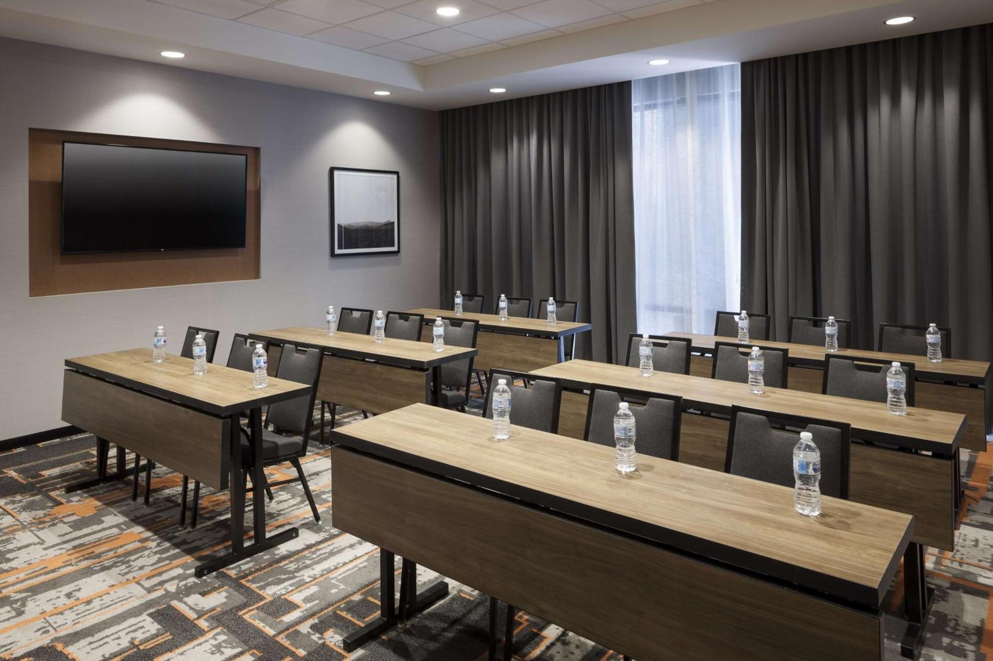 Hampton & Downtown Hotel 3*