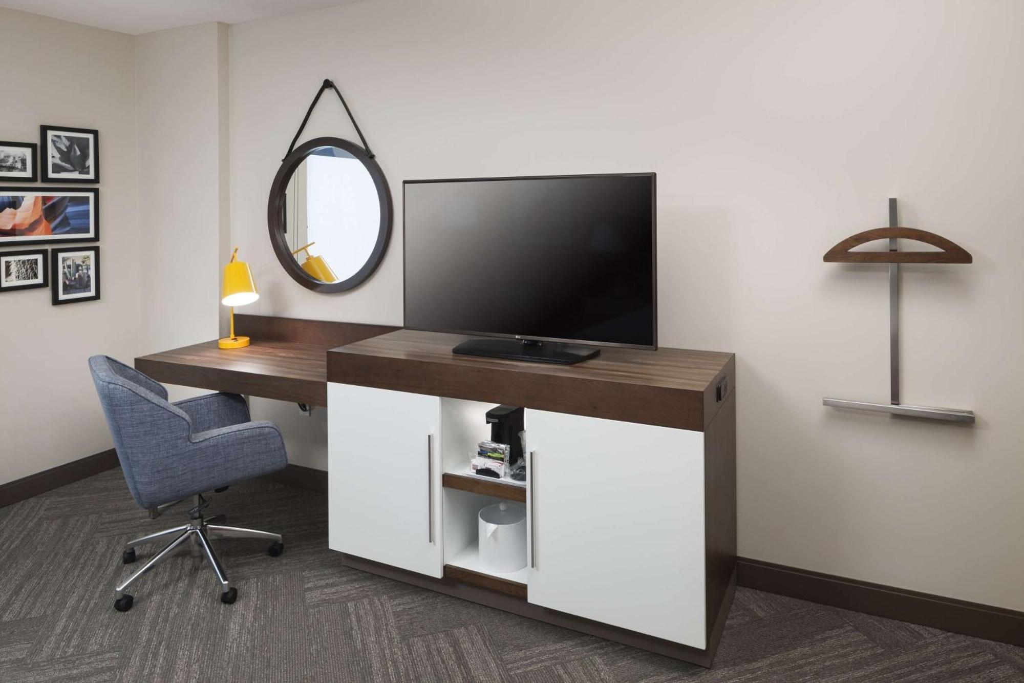 Hampton & Downtown Hotel 3*