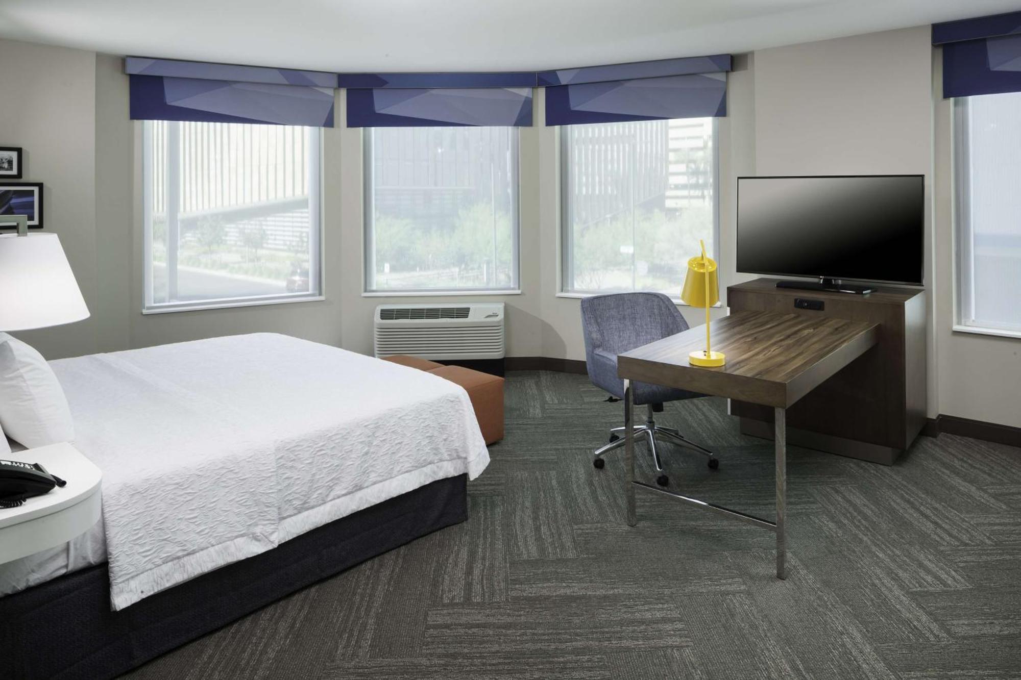 Hampton & Downtown Hotel 3*