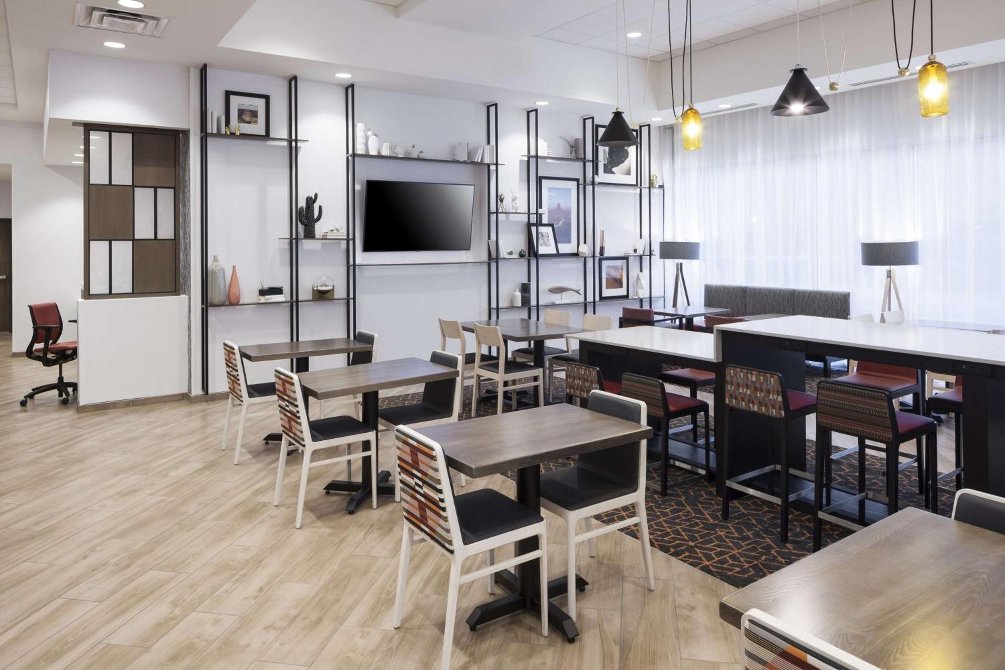Hampton & Downtown Hotel 3*
