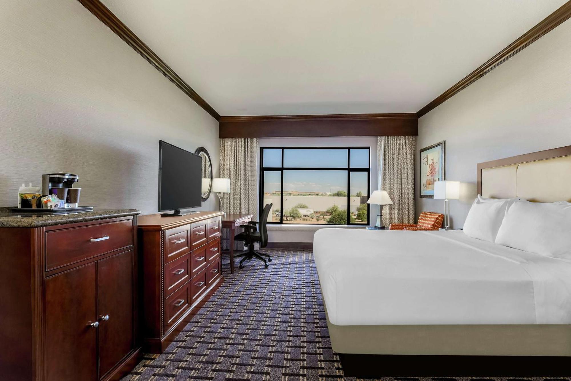 Hilton Phoenix 4*