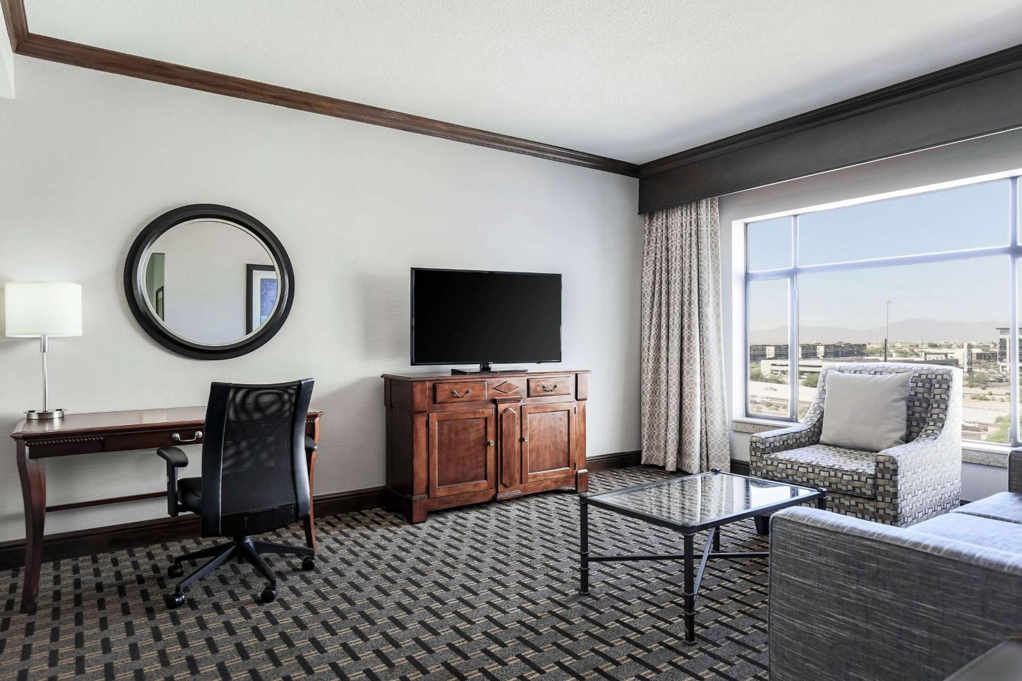 Hilton Phoenix 4*