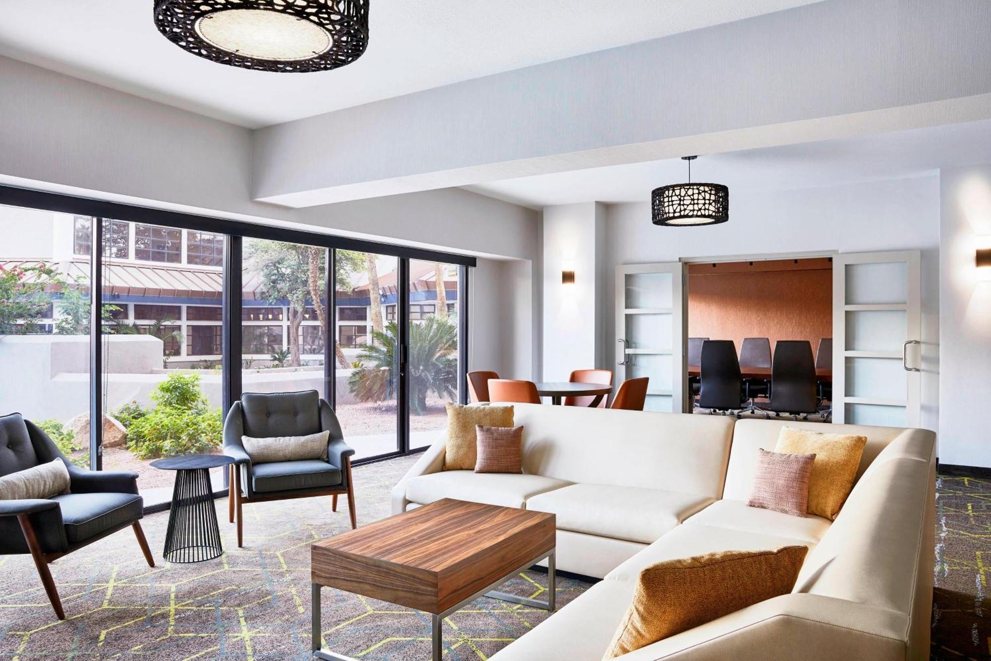 Delta By Marriott Phoenix 3*