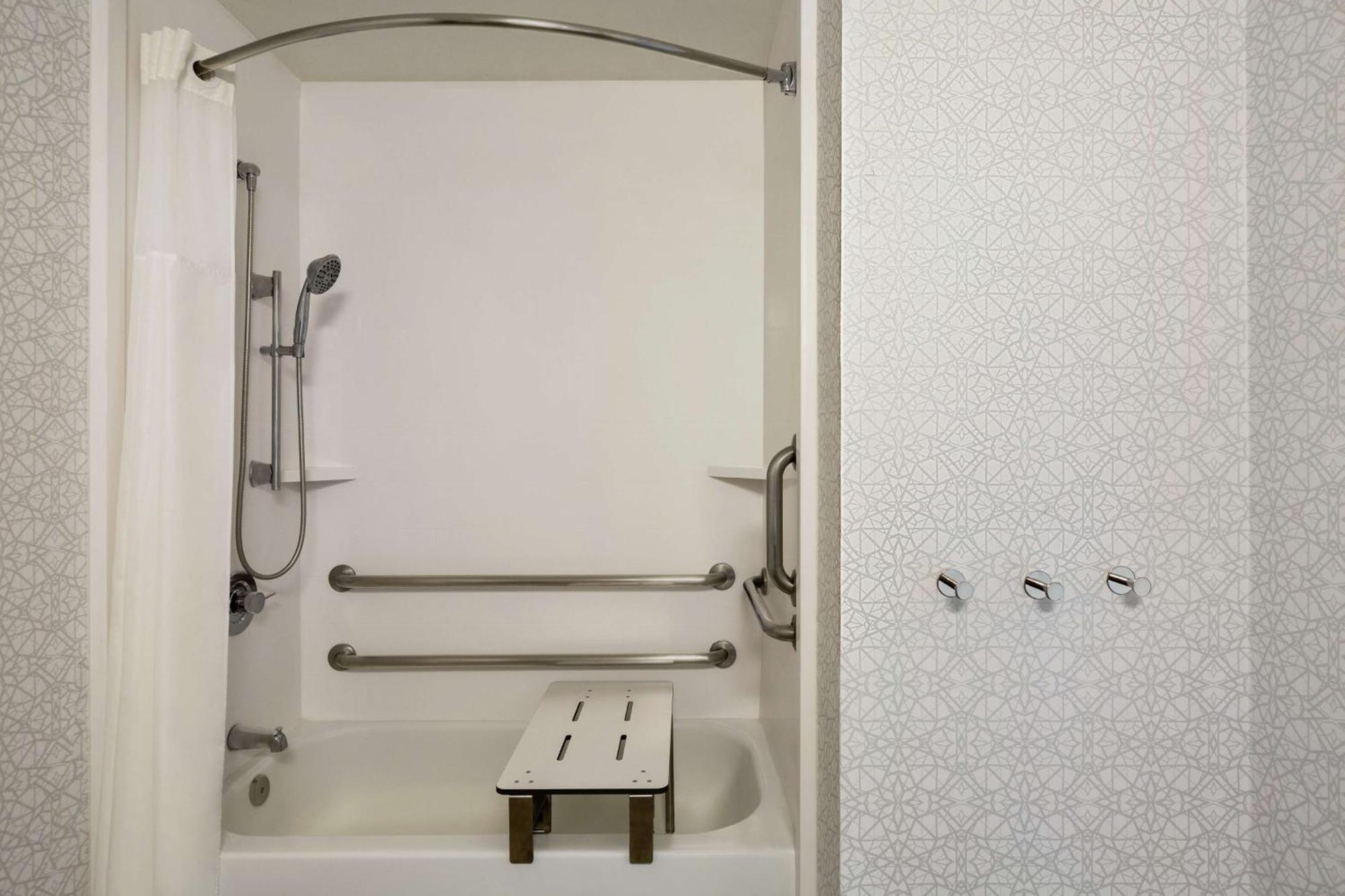 Hampton Hotel 3*