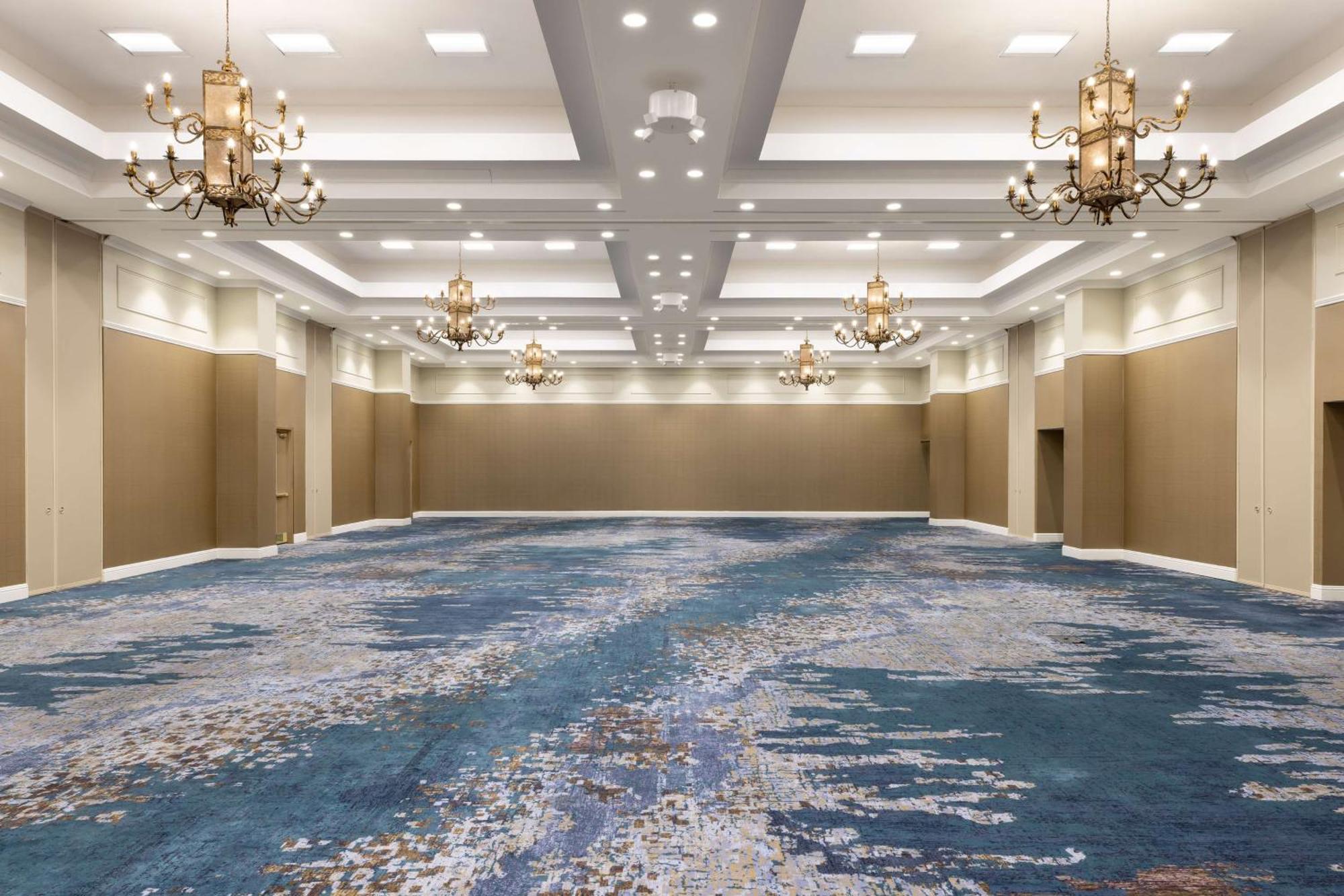 Hilton East Hotel 3*