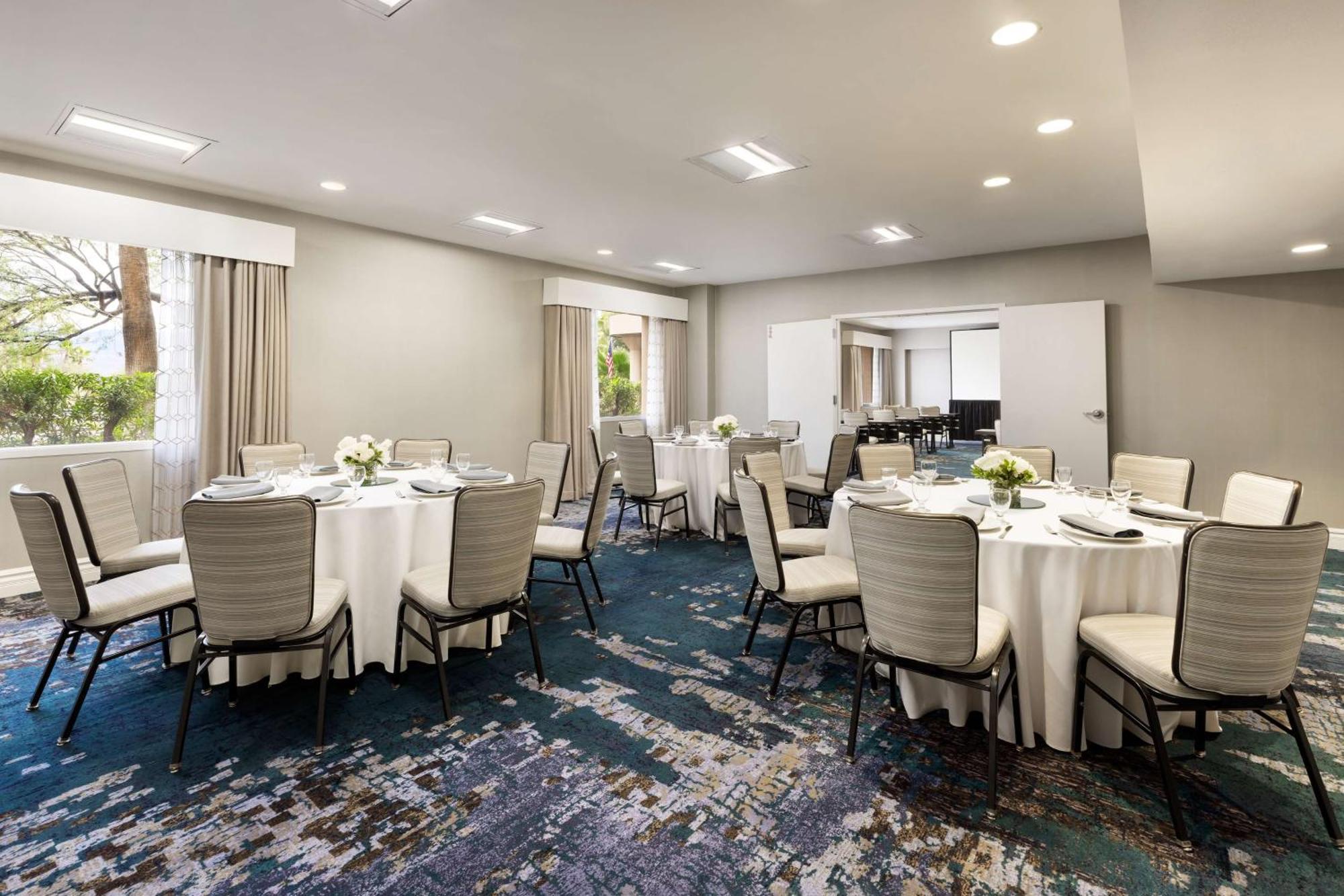 Hotel Hilton East 3*