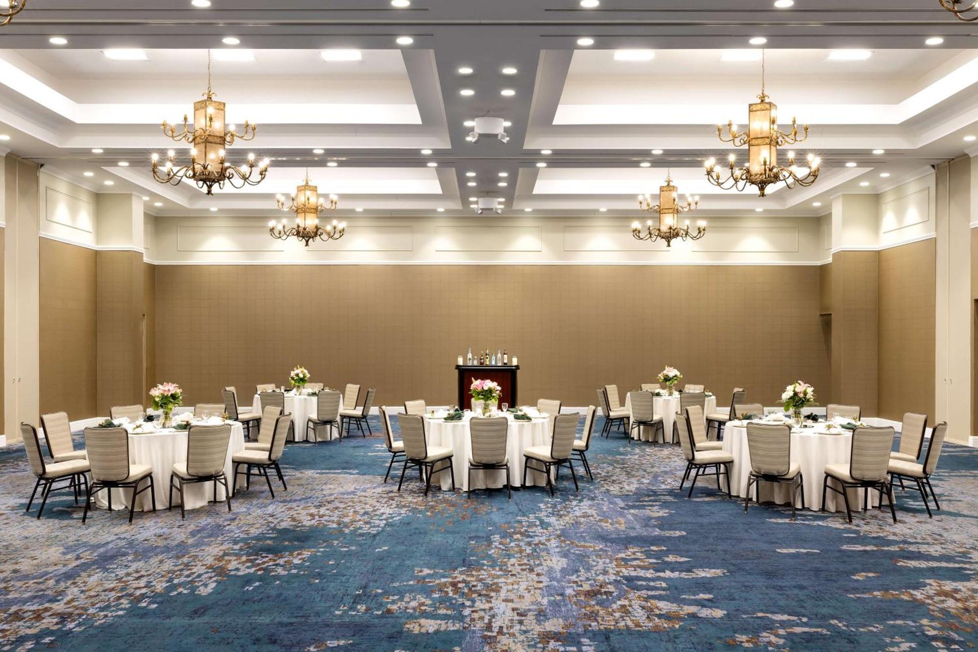 Hilton East Hotel 3*