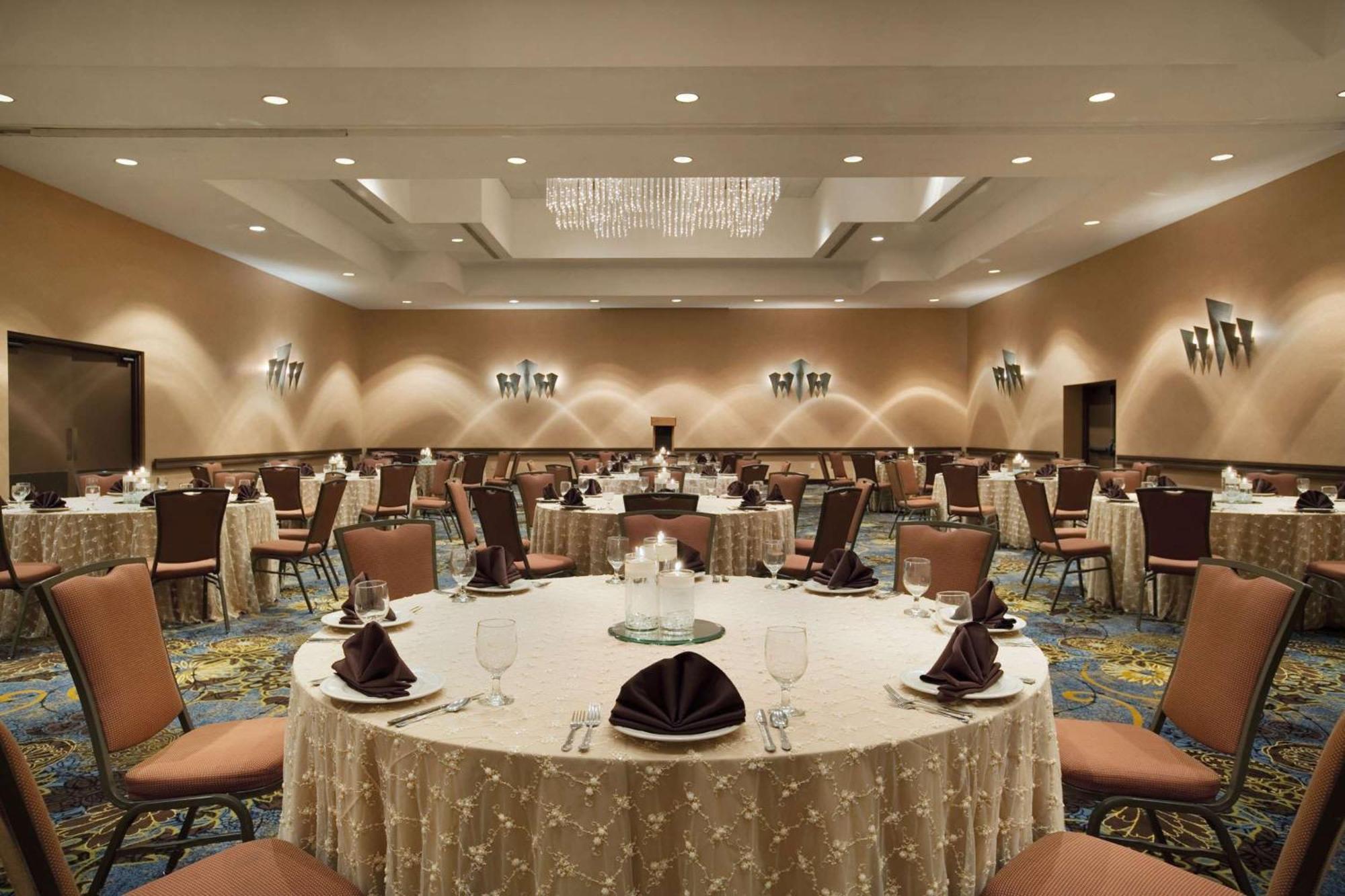Embassy By Hilton Phoenix Tempe