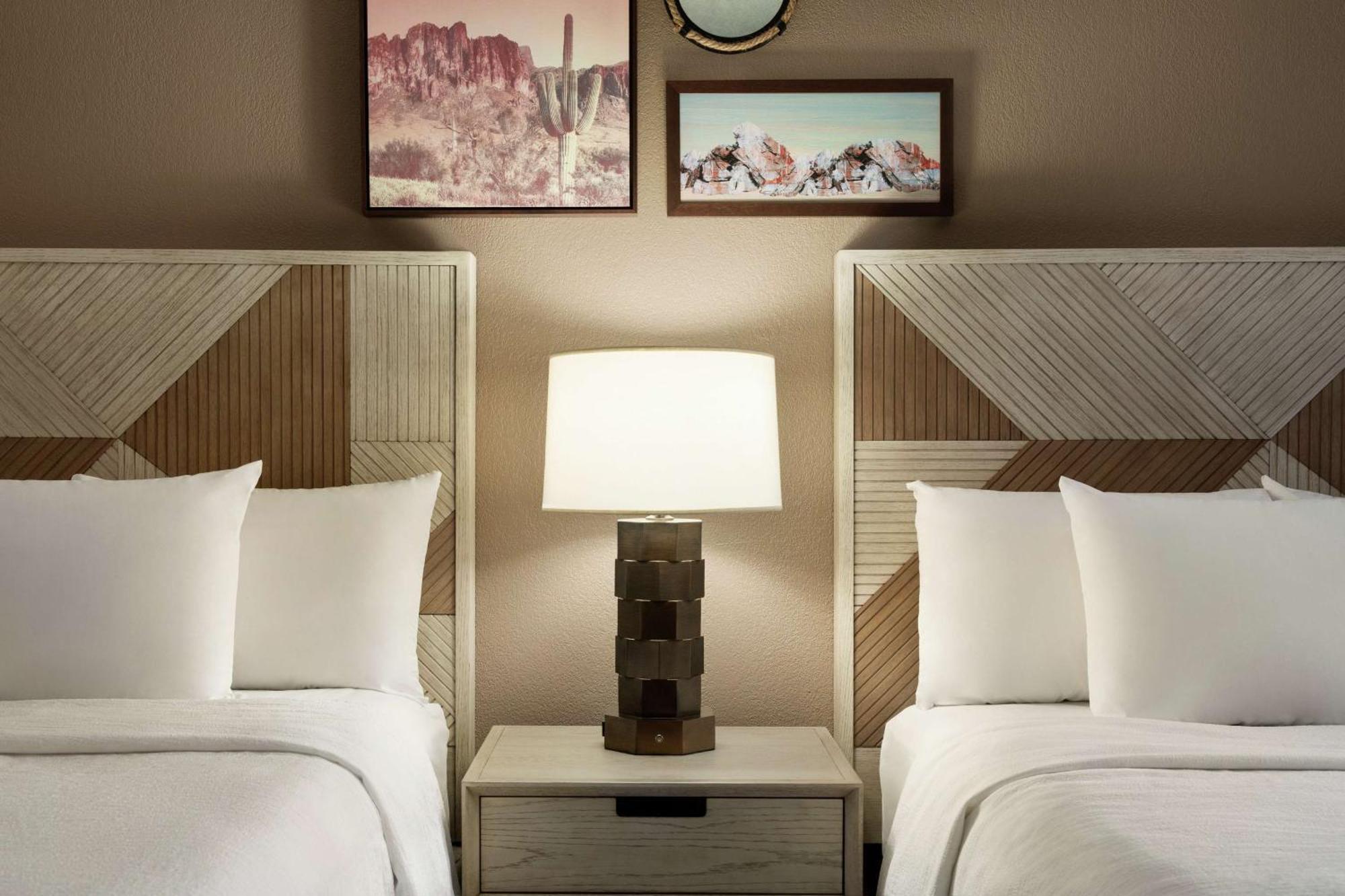 Hotel Embassy By Hilton Phoenix 4*