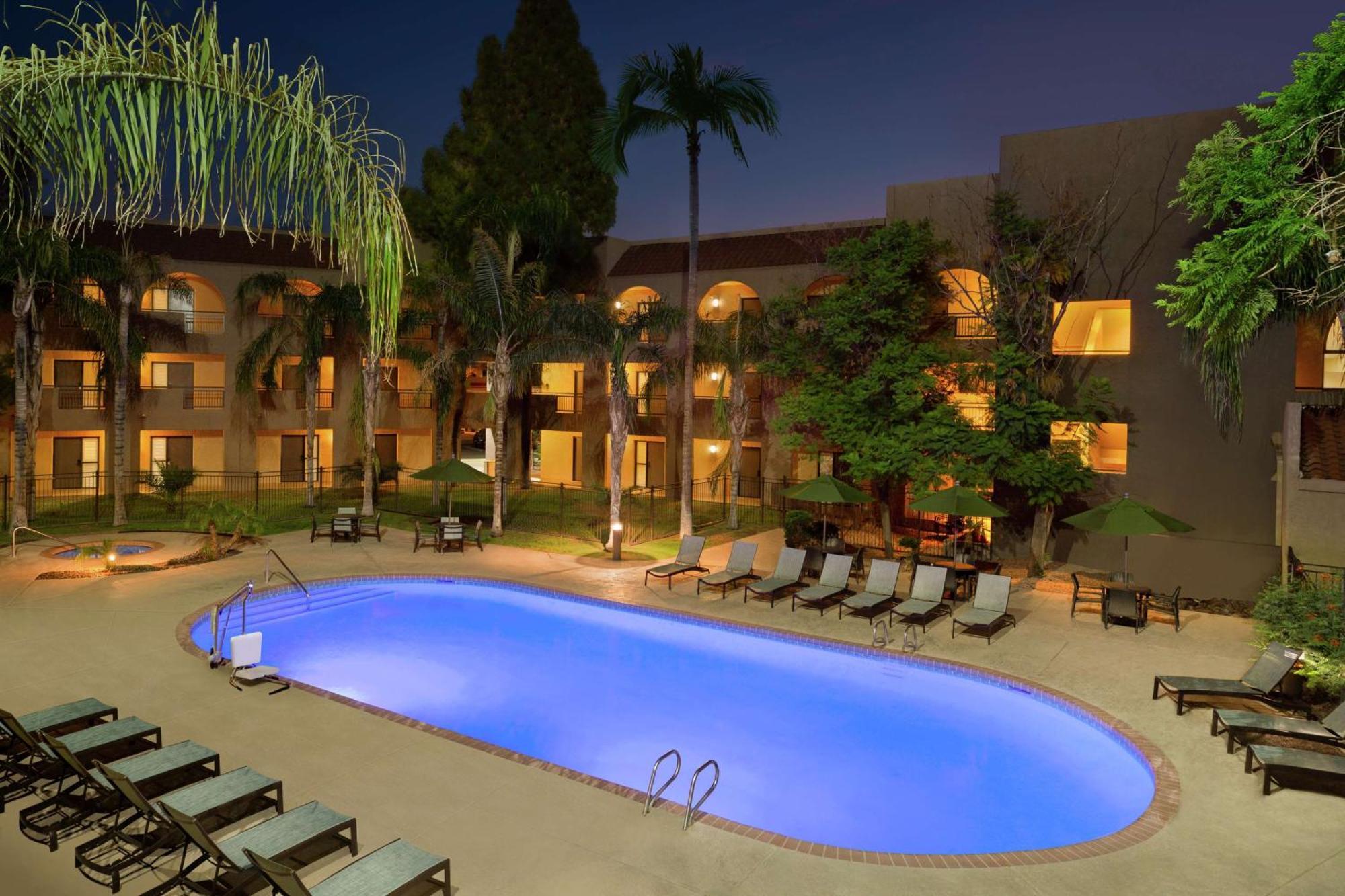 Embassy By Hilton Phoenix Tempe