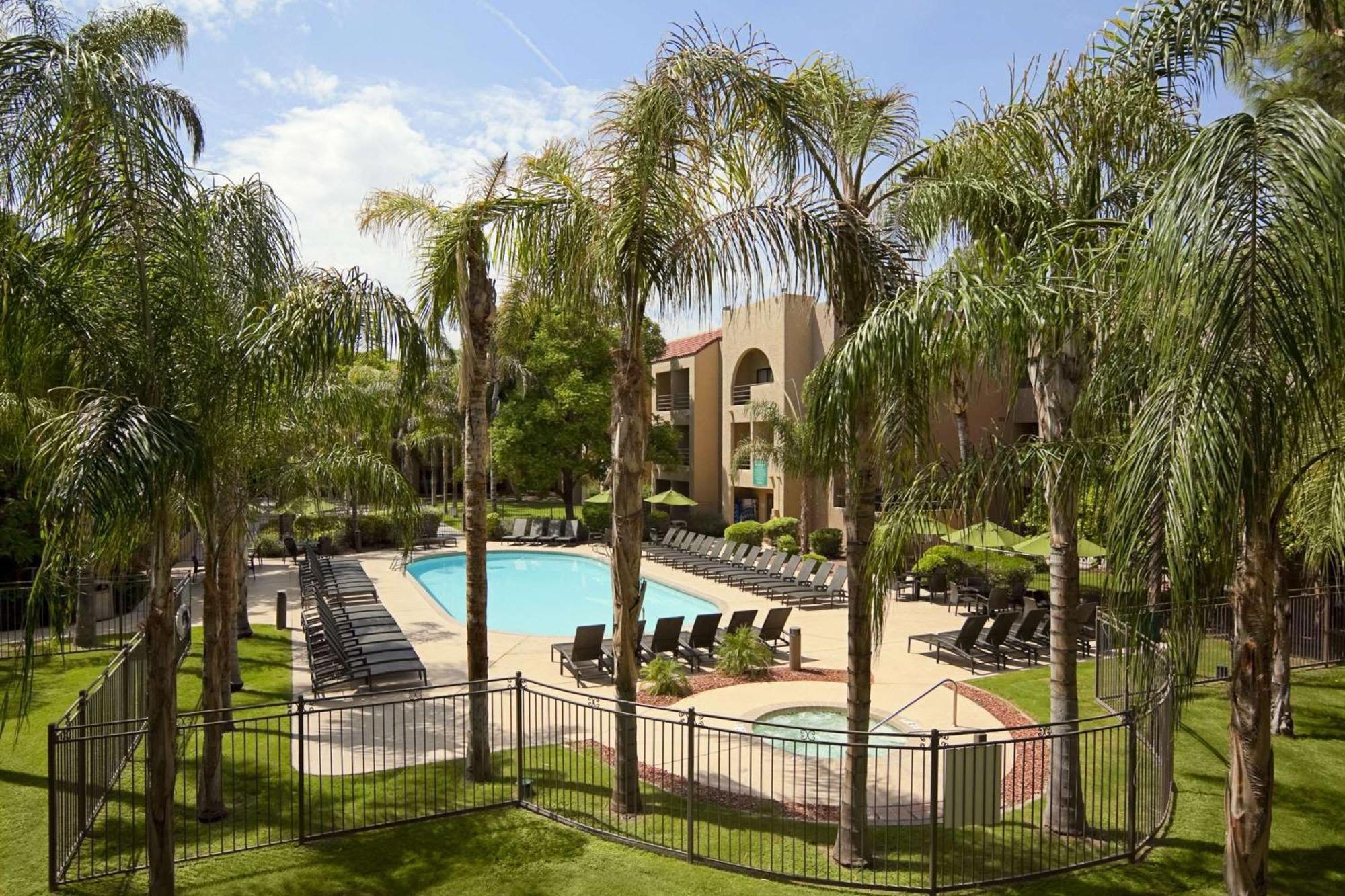 Embassy By Hilton Phoenix Tempe