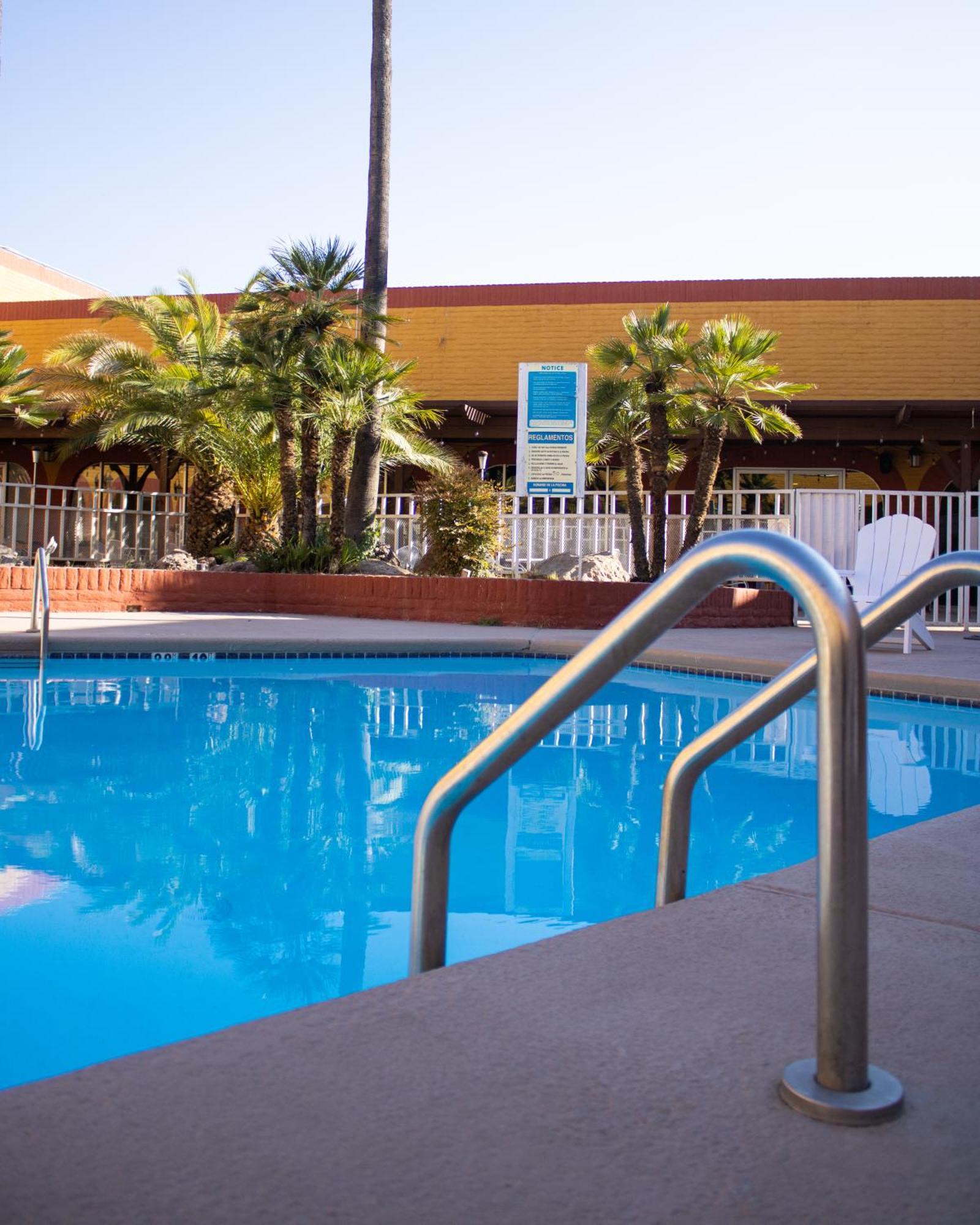 Americana Hotel 4*