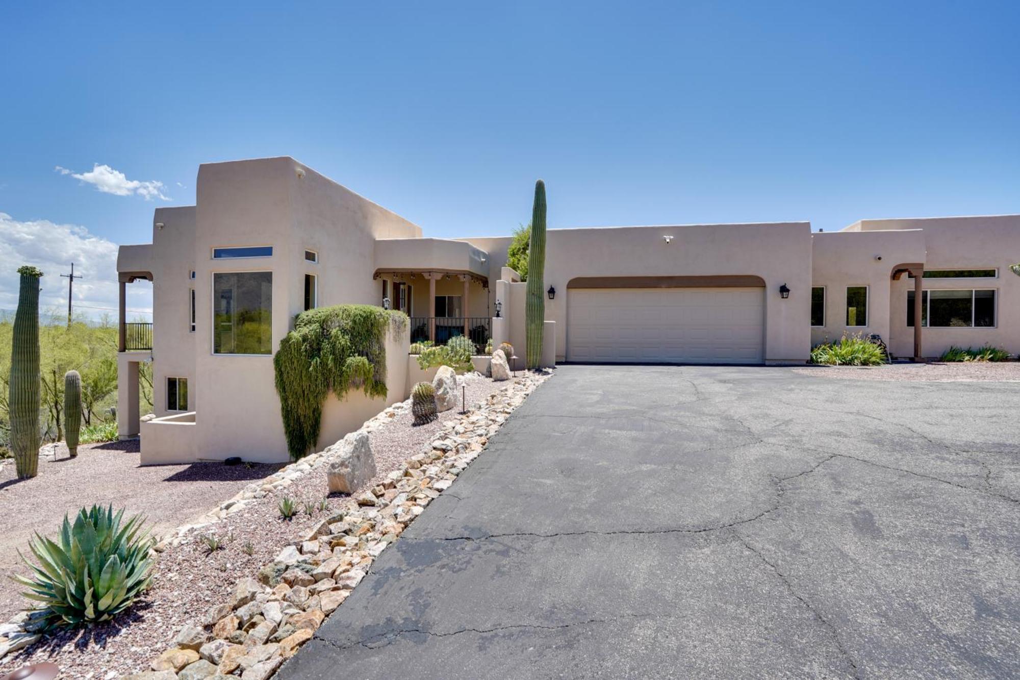 Updated With Panoramic Mtn Views And Pool! * Tucson