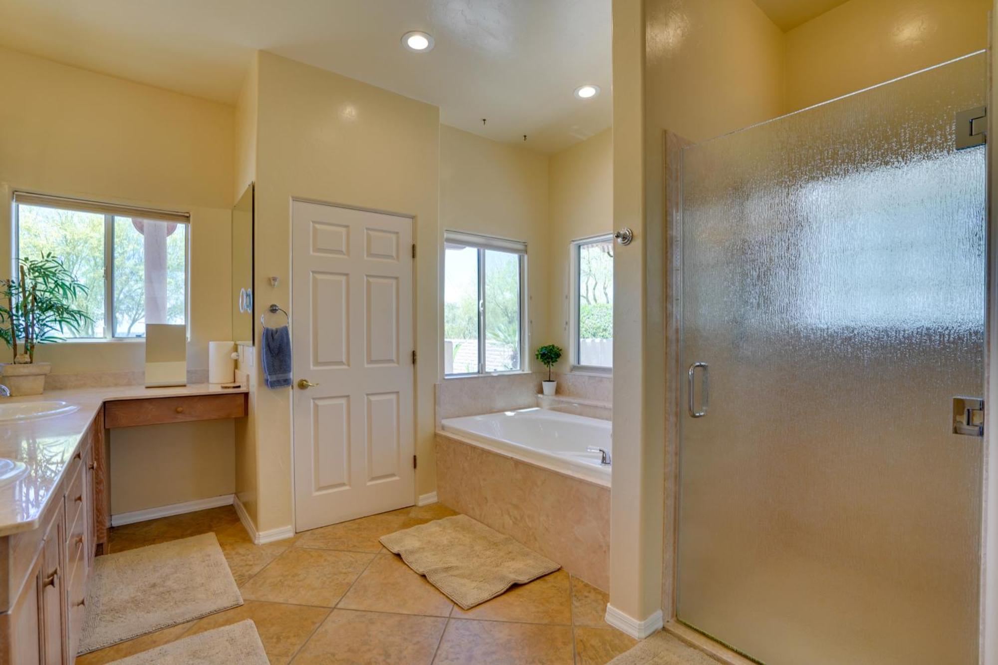 Holiday home Updated With Panoramic Mtn Views And Pool!