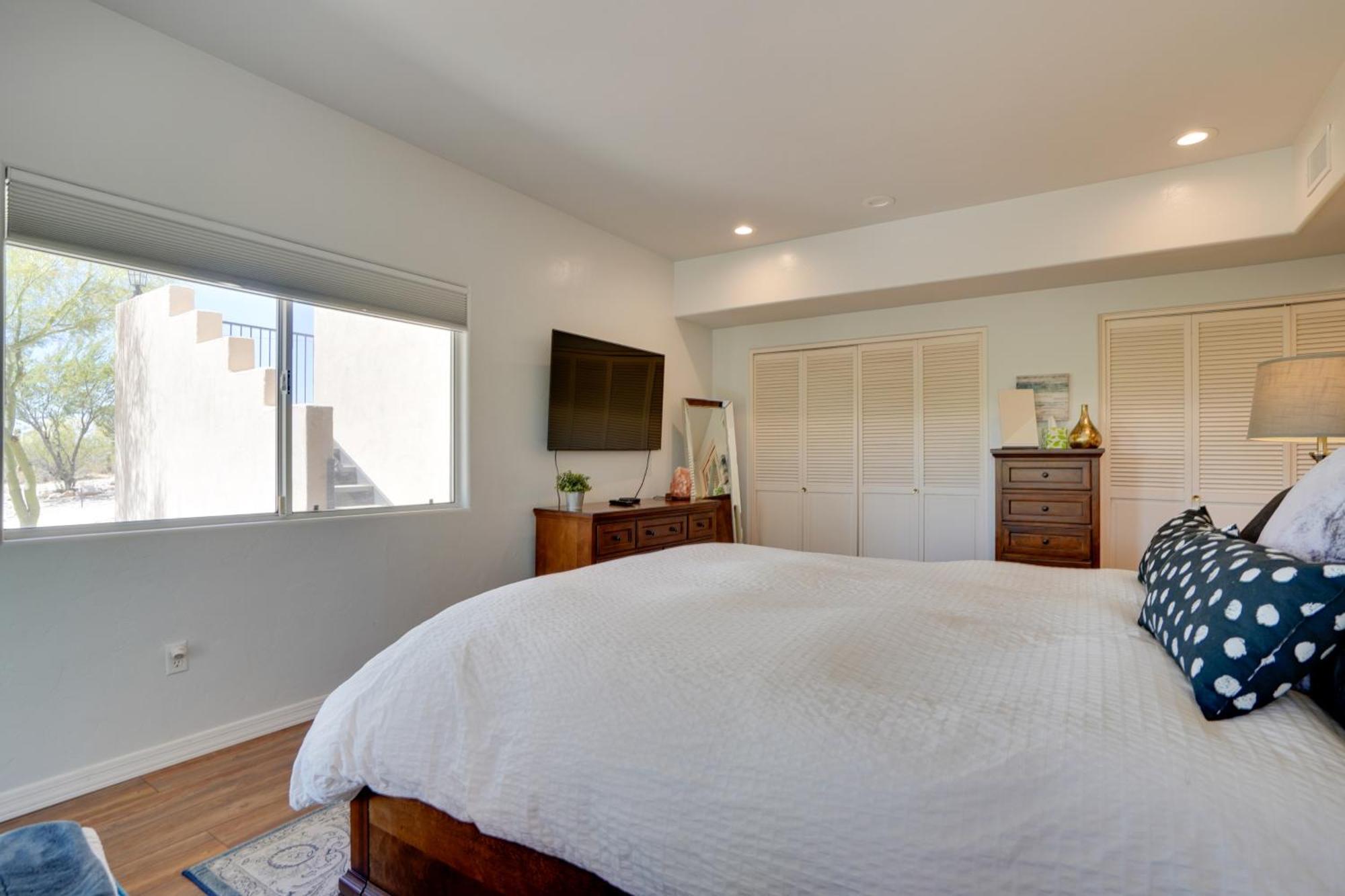 Updated With Panoramic Mtn Views And Pool! Tucson