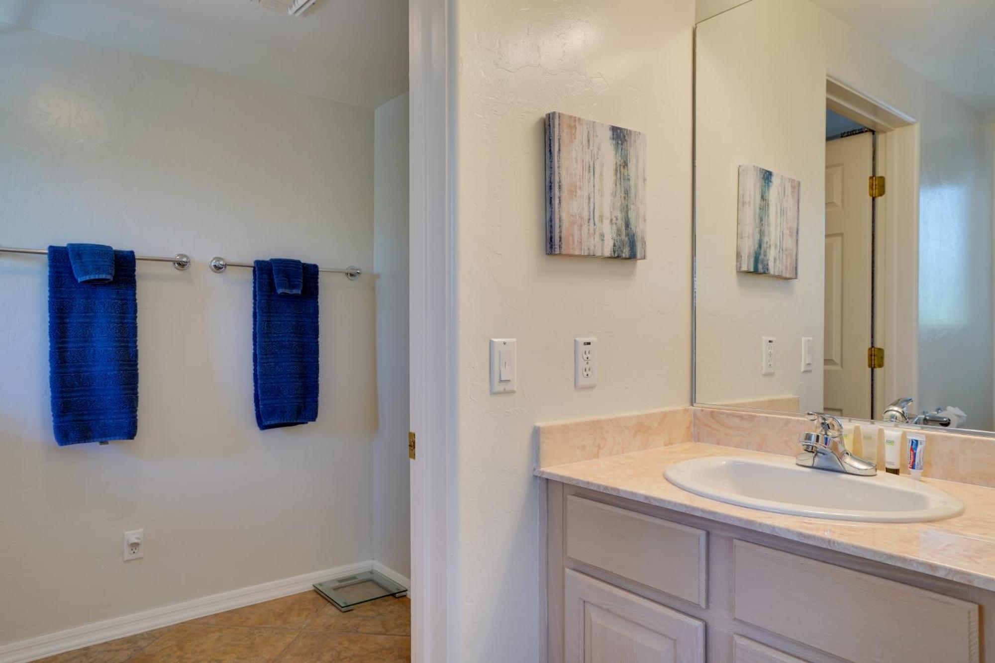 Holiday home Updated With Panoramic Mtn Views And Pool! *