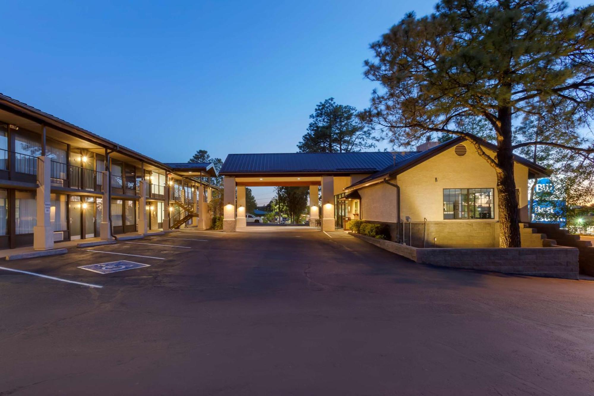 Western Paint Pony Hotel