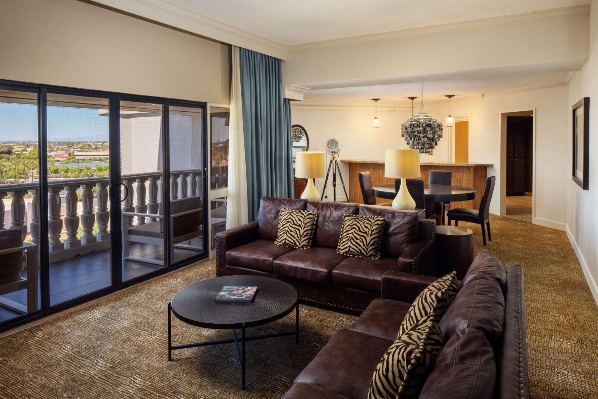 Doubletree By Hilton Phoenix Hotel