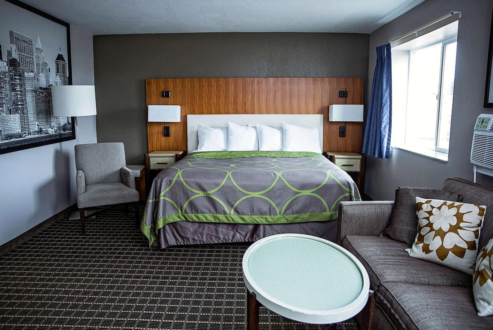 Super 8 By Wyndham Hotel 2*