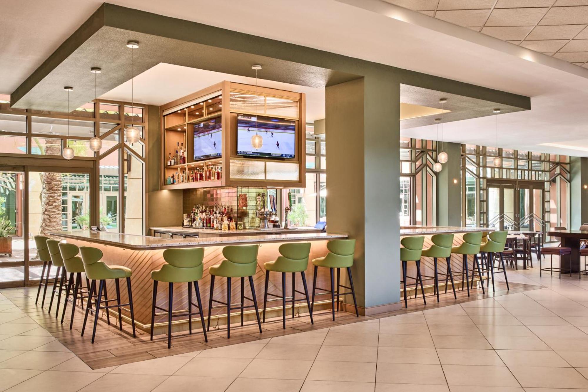 Hotel Renaissance Phoenix & Conference Center 4*