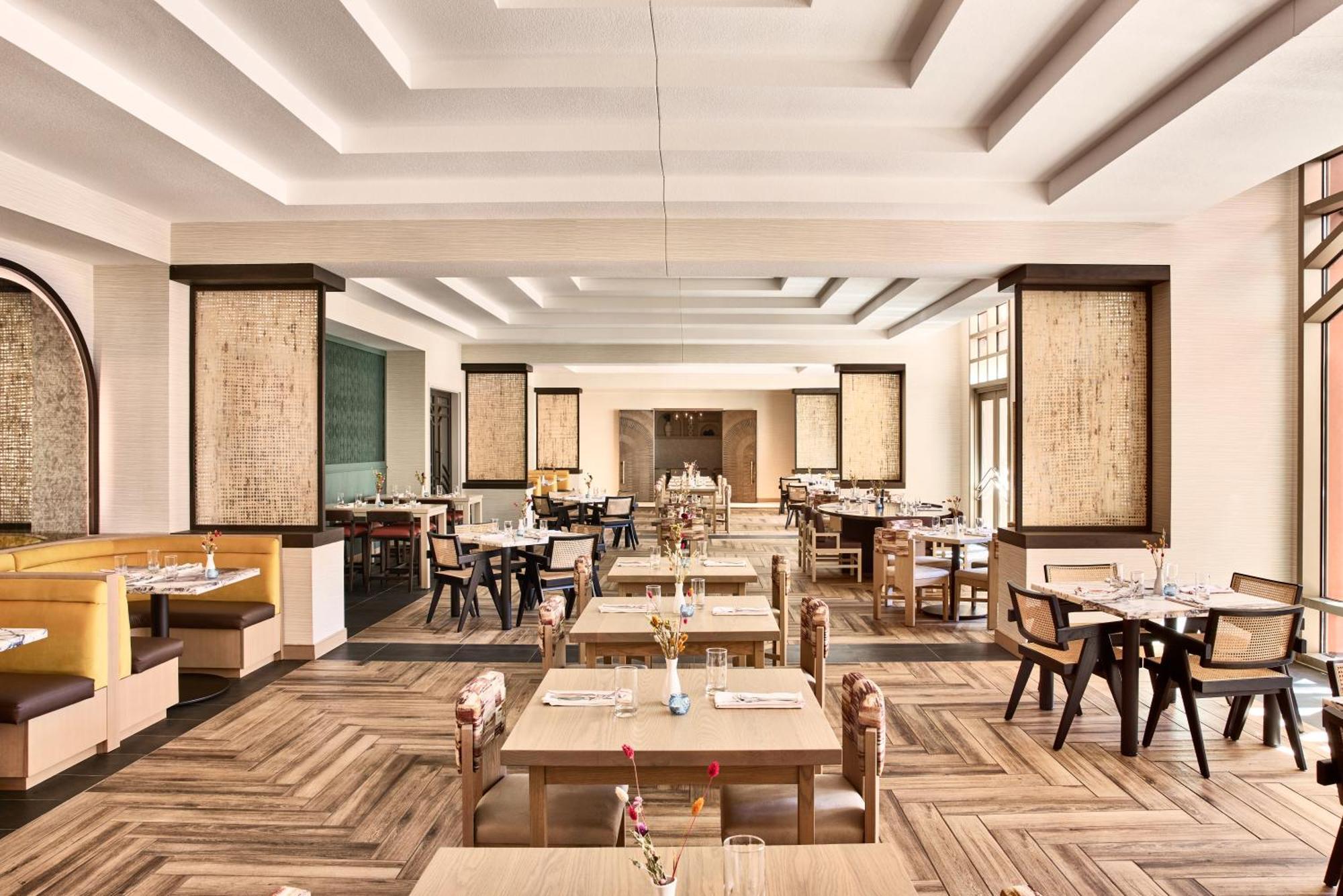 Renaissance Phoenix & Conference Center 4*