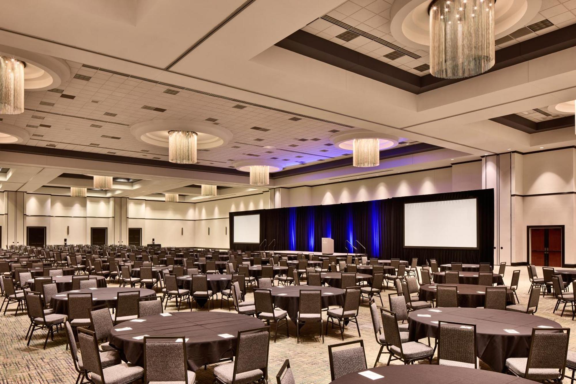 Renaissance Phoenix & Conference Center Hotel