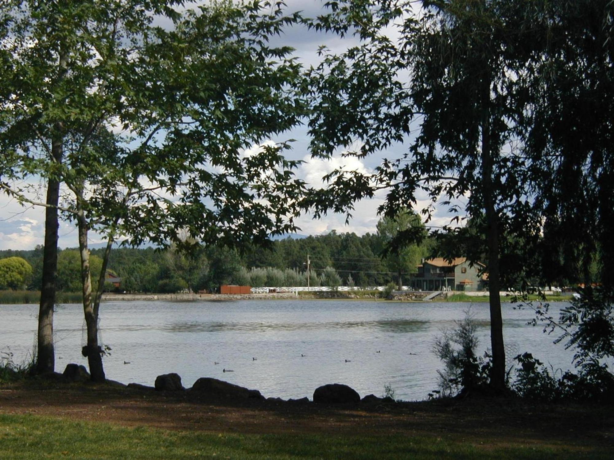 Lazy Oaks Inn 2*