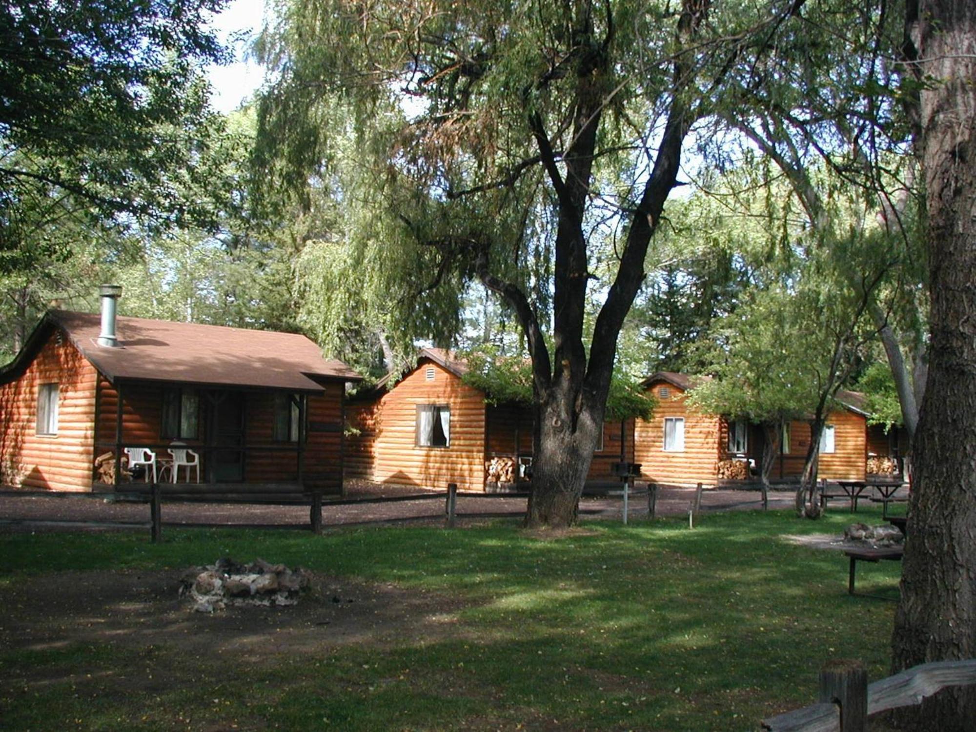 Lazy Oaks Inn