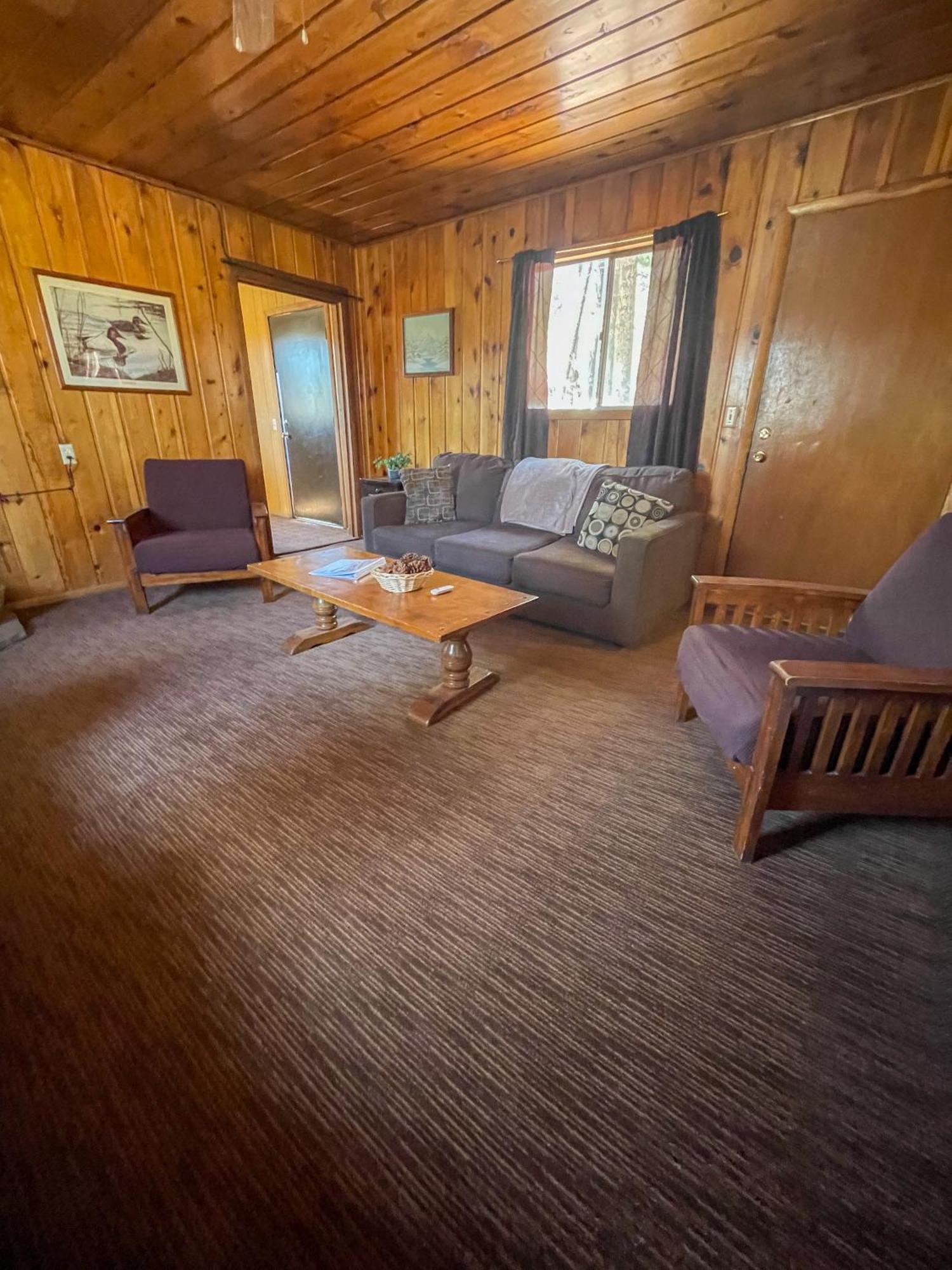 Lazy Oaks Inn 2*