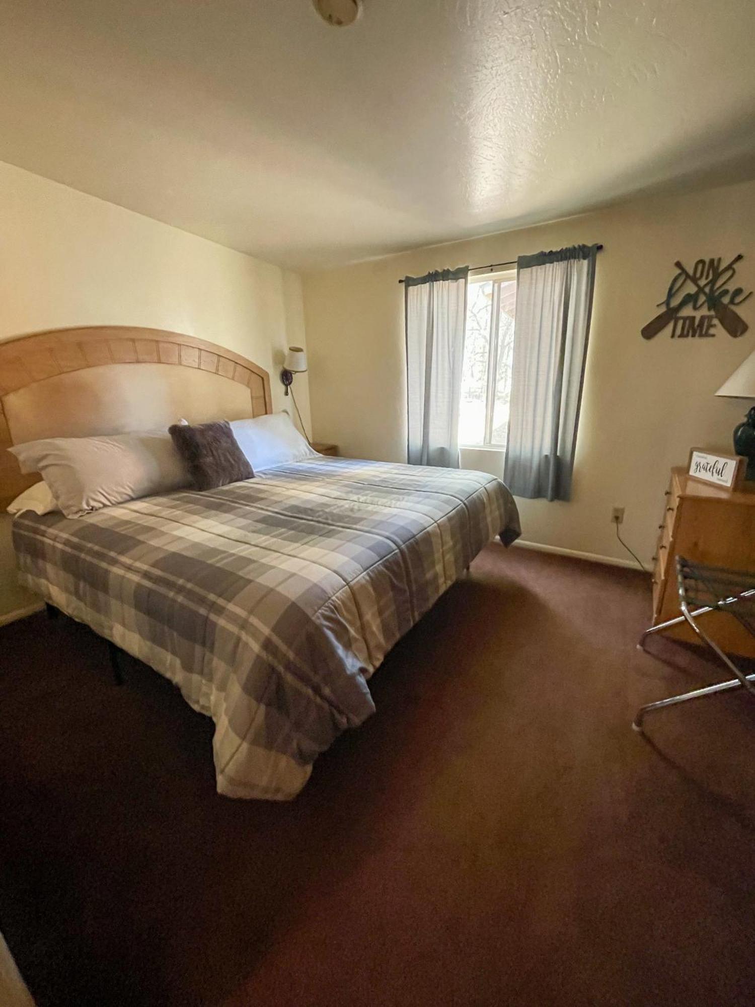 Lazy Oaks Inn