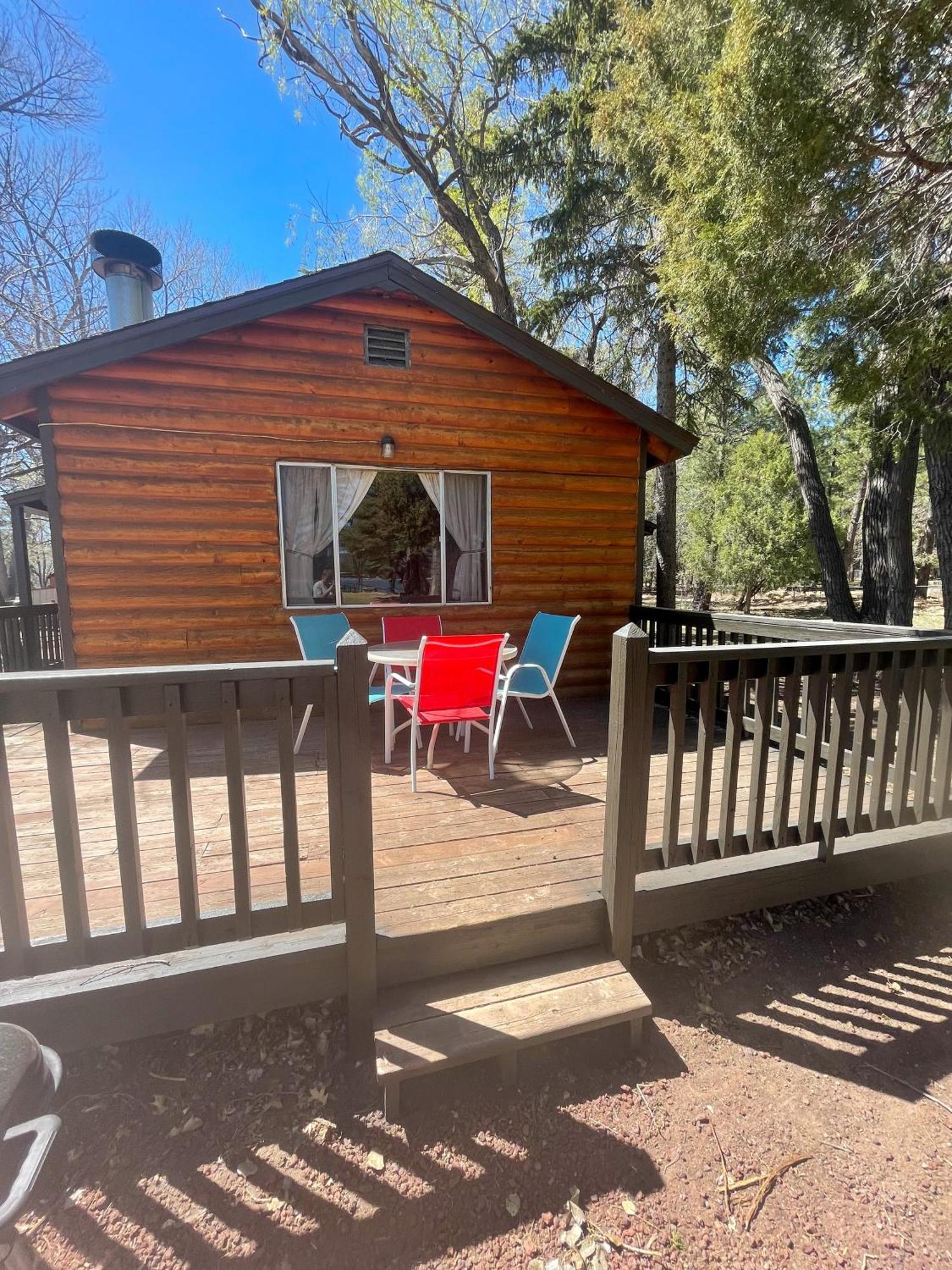 Lazy Oaks Inn 2*