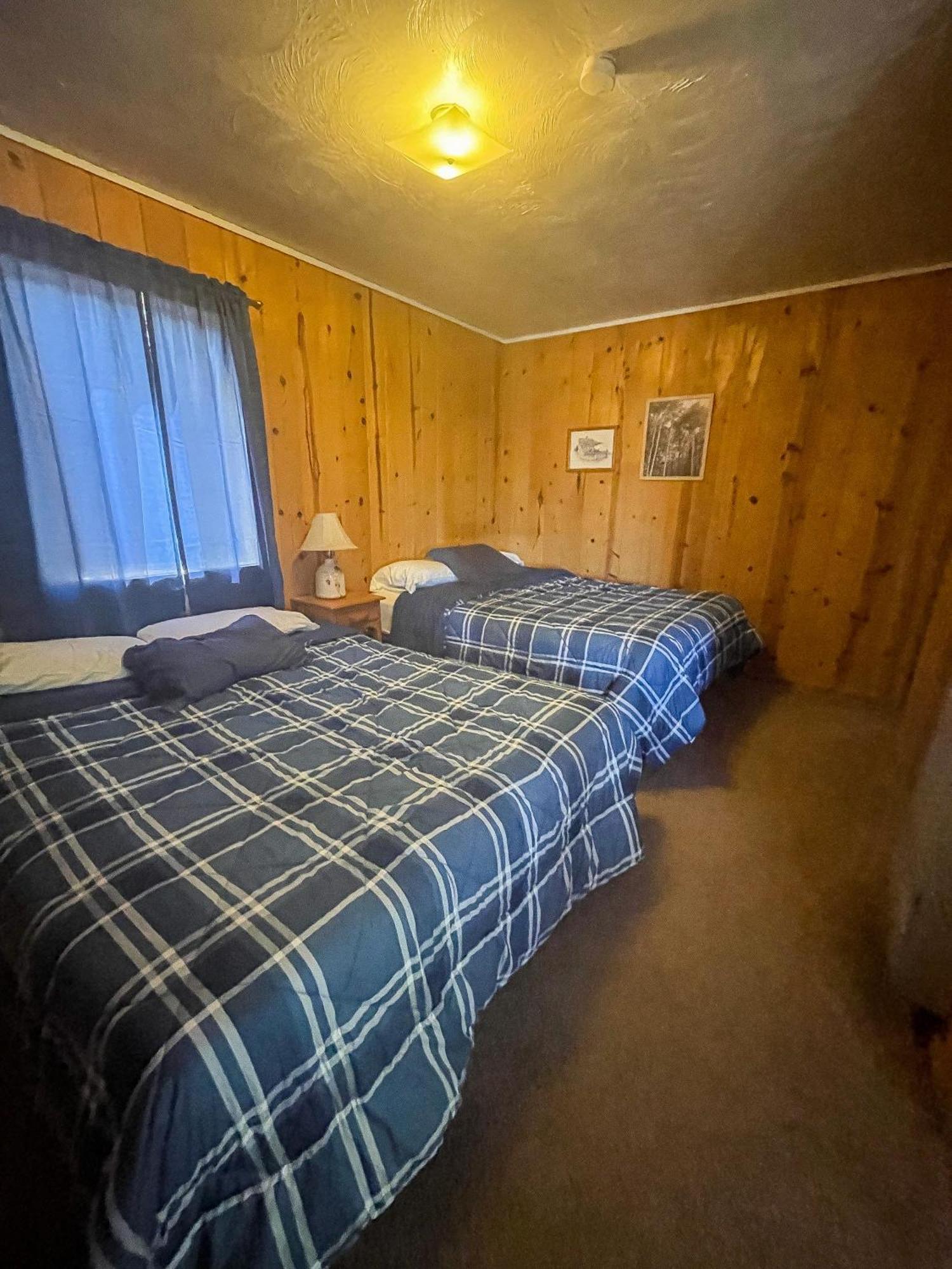 Lazy Oaks Inn