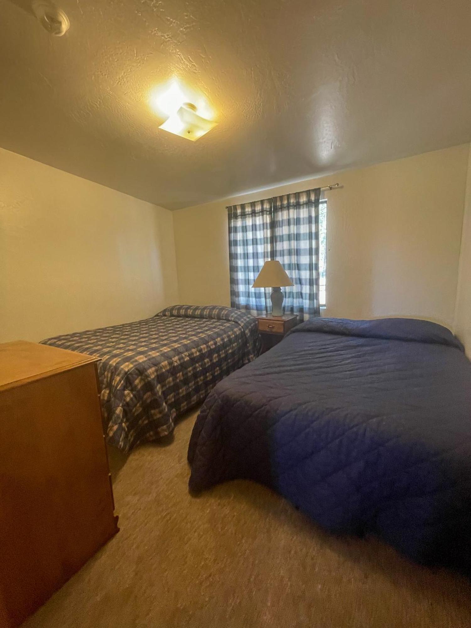 Lazy Oaks Inn 2*
