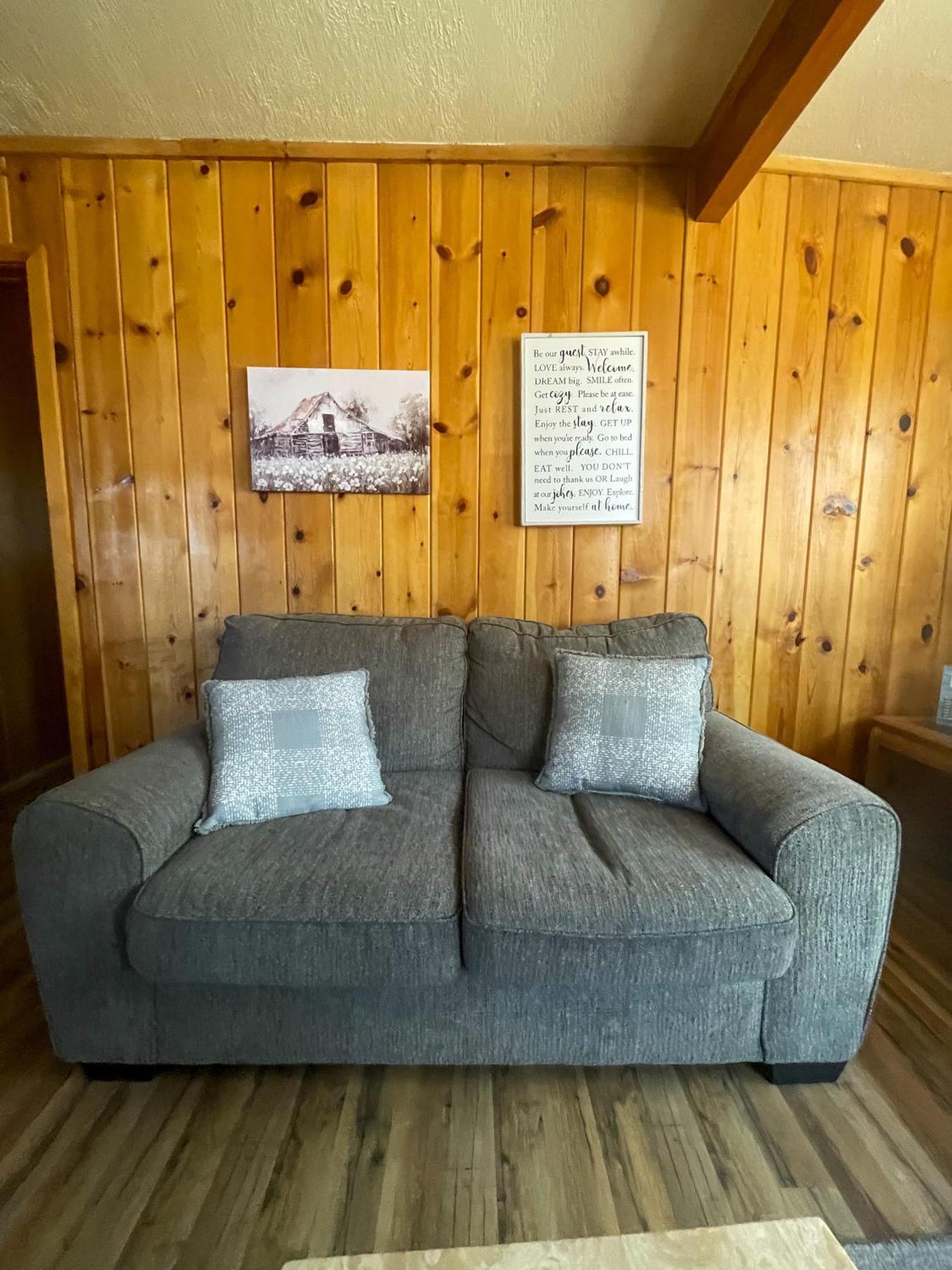 Lazy Oaks Inn 2*