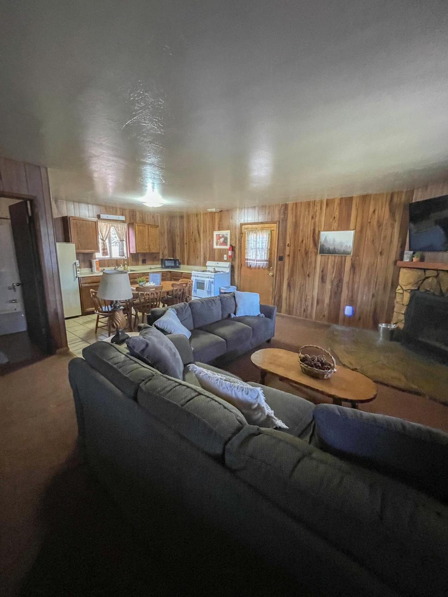 Lazy Oaks Inn