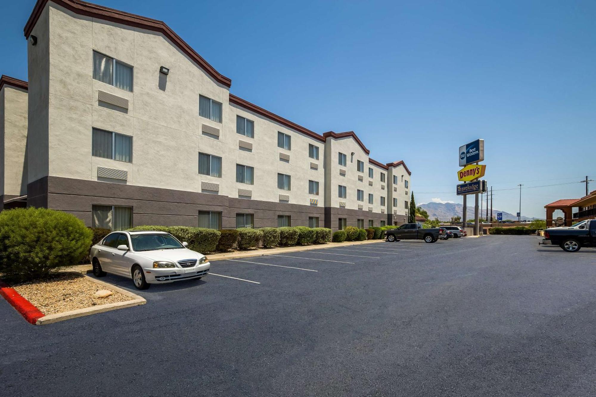 Western Gold Poppy Hotel 3*