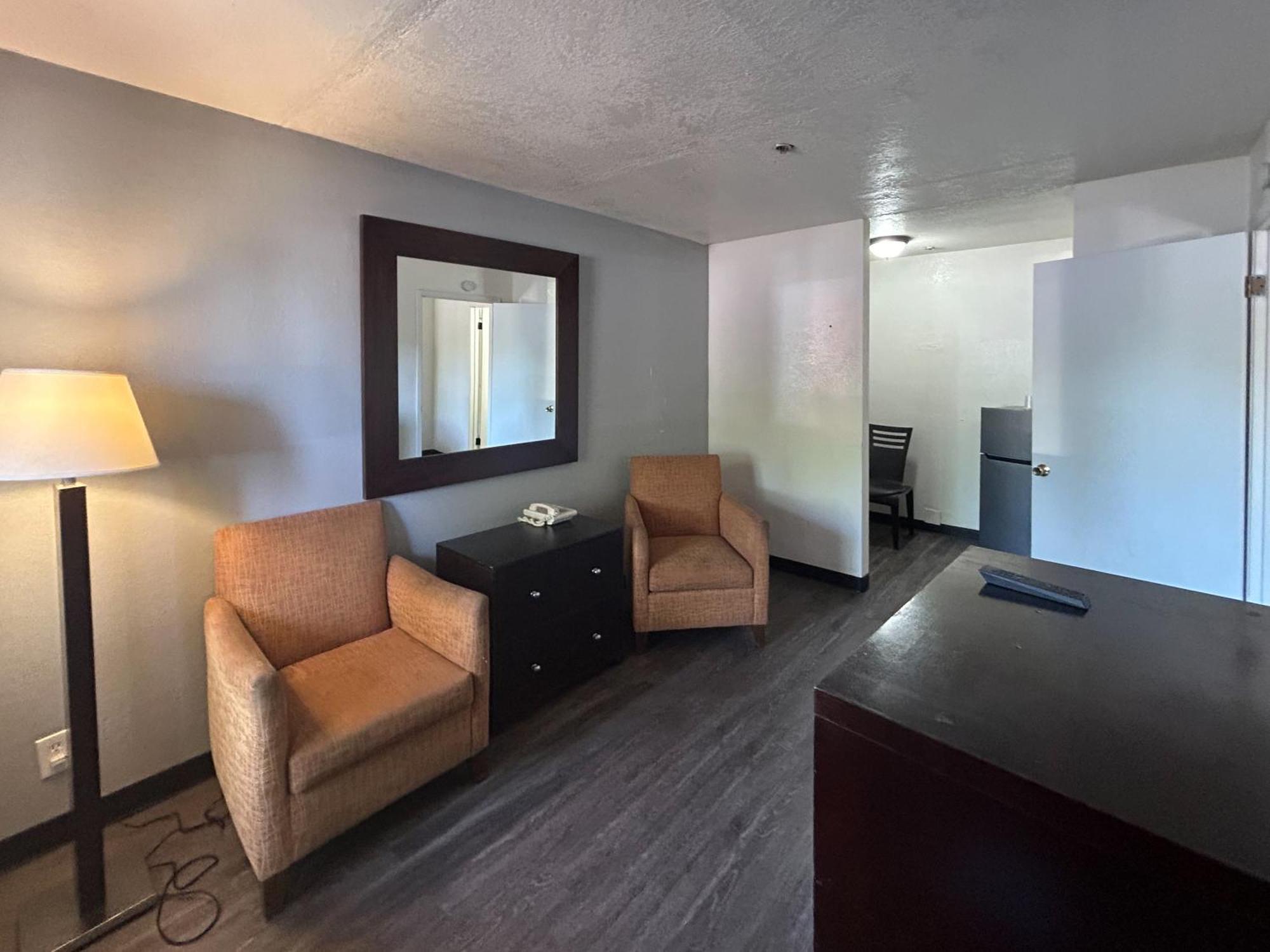 6 Tempe, Az Elliot Road 2*