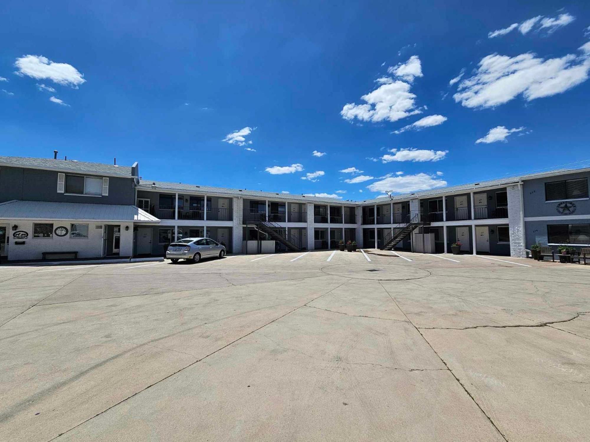 Motel El Rancho 3*