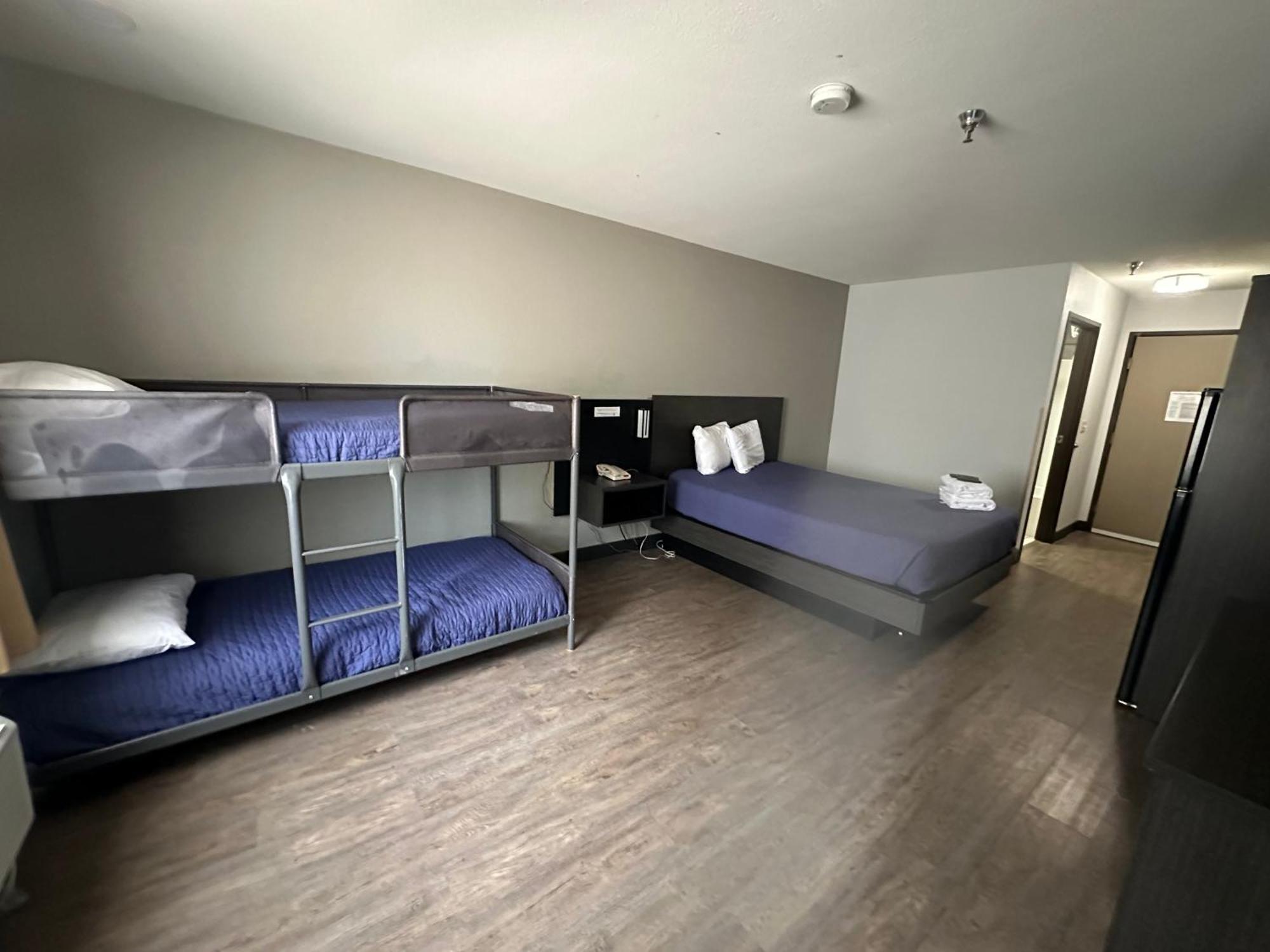 Pinetop Studio Suites 2*